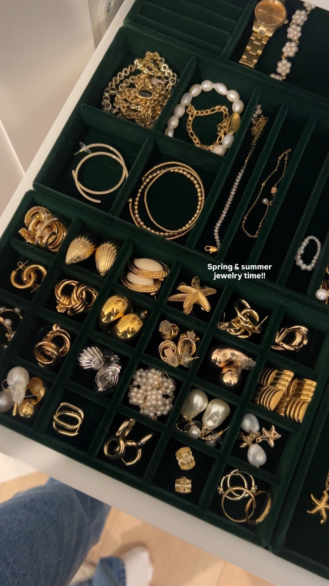 AMAZON JEWELRY ORGANIZERS:
Love these so much keeps everything in its own space and organized! I have the dark green!  Comes in several different colors 💘