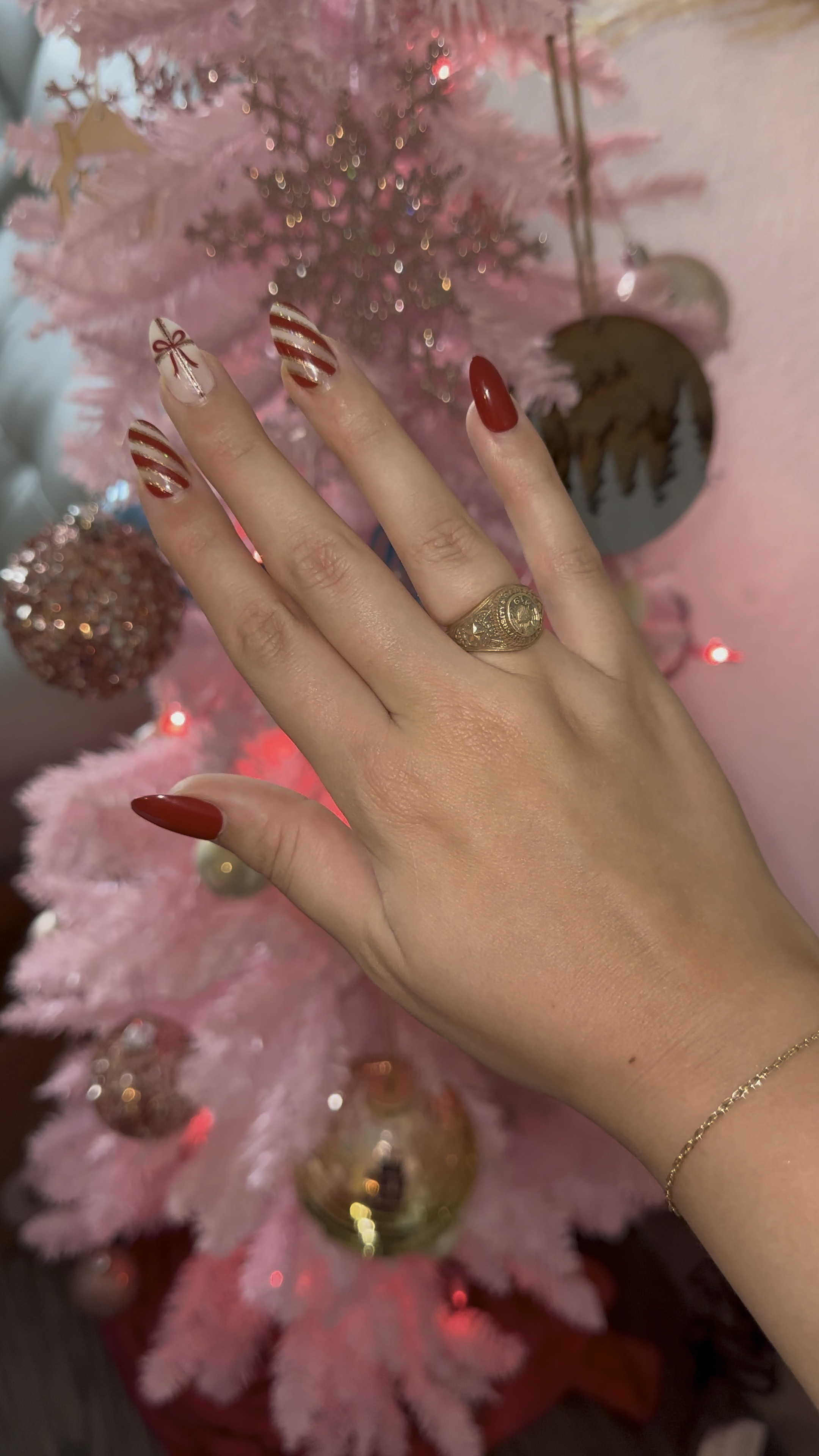 Press on nails from Target💚❤️

#LTKHoliday #LTKGiftGuide #LTKSeasonal