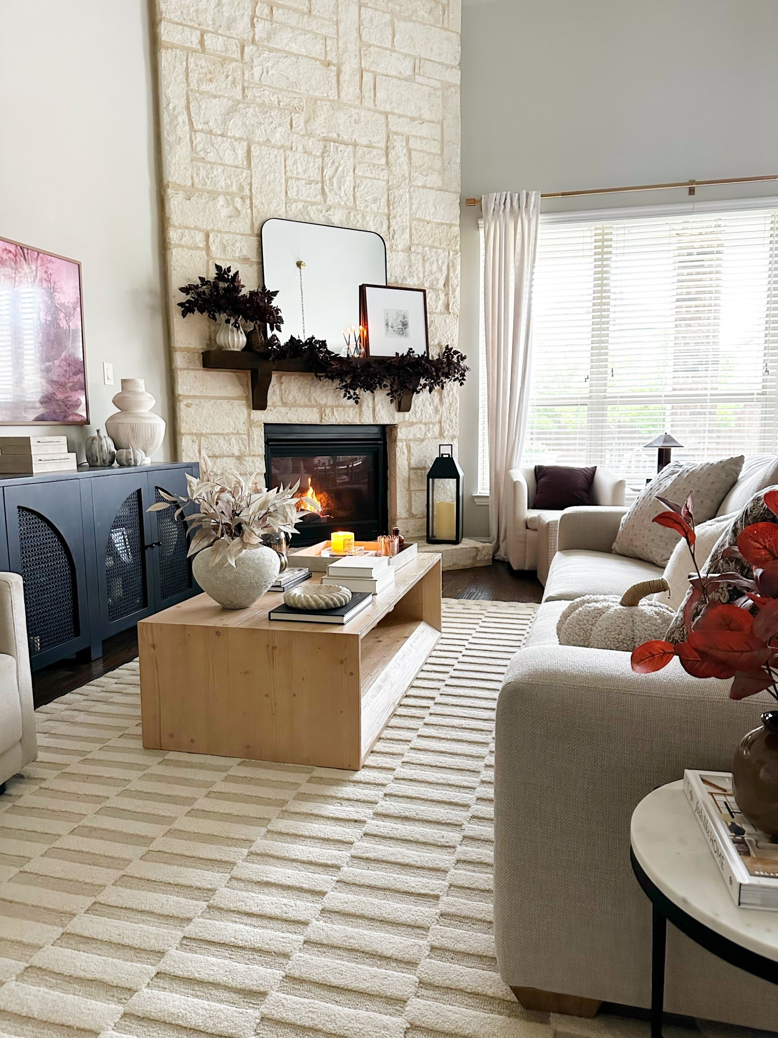 Fall touches in the living room 🤎 

#LTKHome #LTKSeasonal