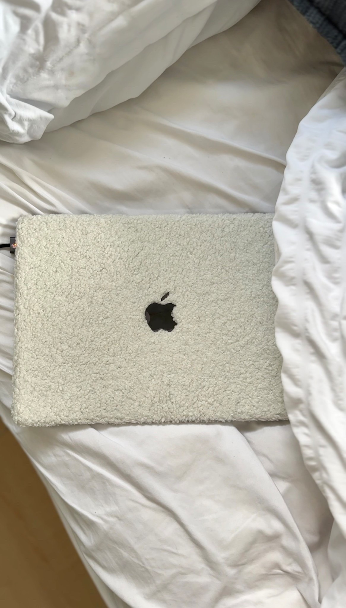 Obsessed with my new MacBook case! It’s so cozy ☁️ and under $20! 

#LTKSaleAlert #LTKmomlife #LTKGiftGuide