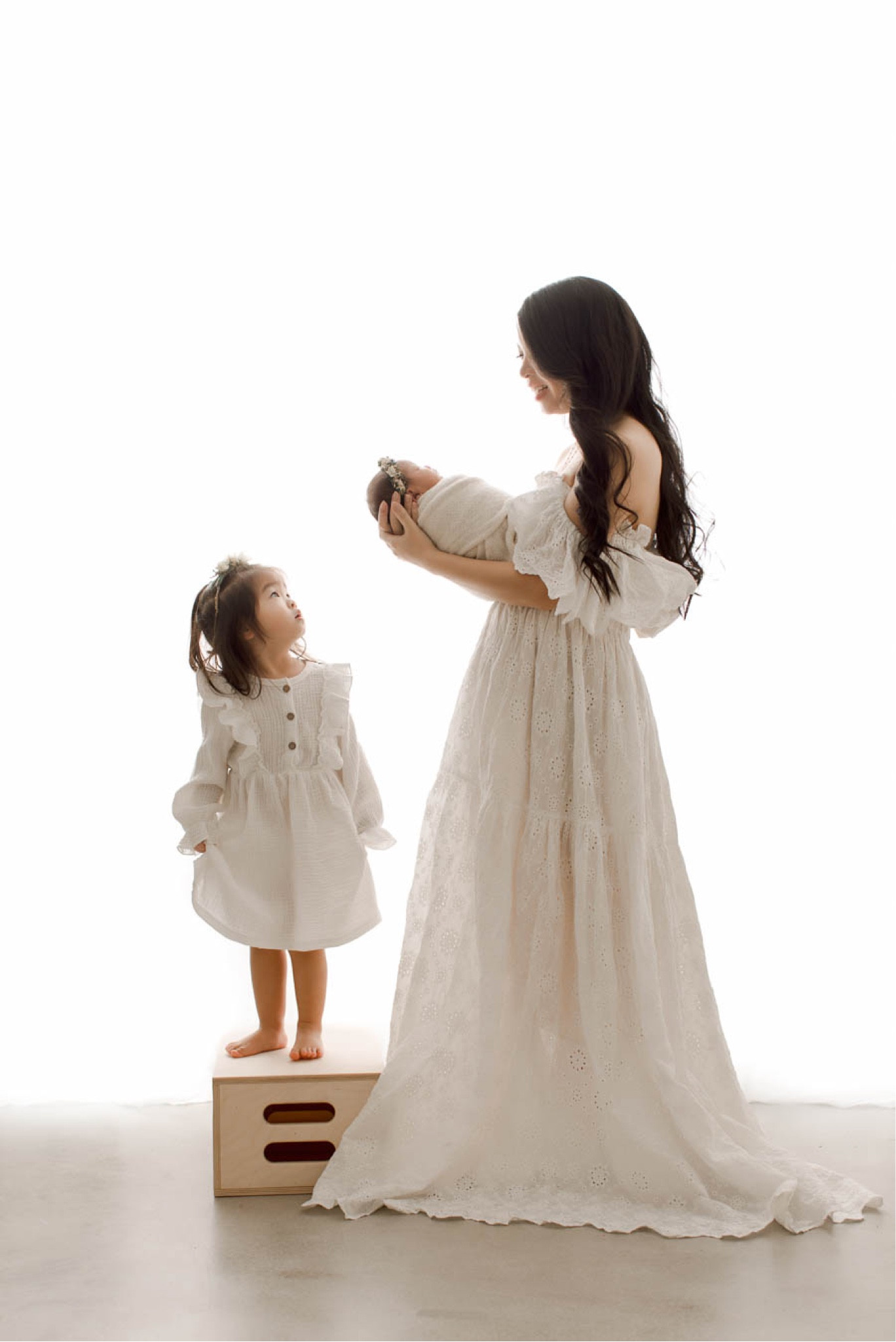 Newborn Studio Photo Shoot, Newborn Photos, Newborn Family Photo Session, Mommy and Me Photos


#LTKkids #LTKbump #LTKbaby