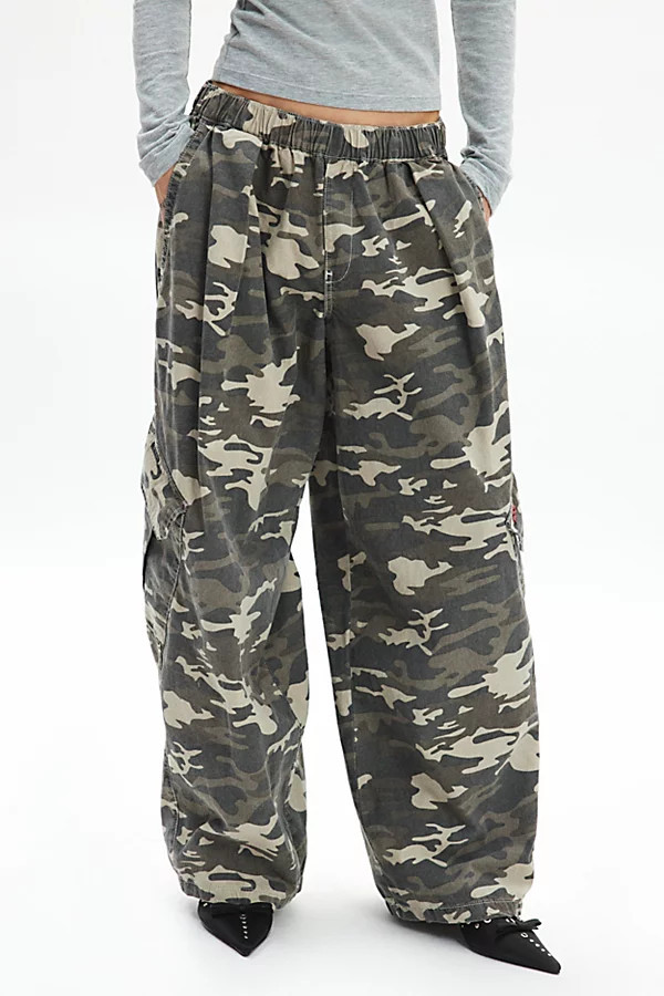 BDG Bobbi Baggy Pull-On Pant in Camo, Women's at Urban Outfitters | Urban Outfitters (US and RoW)