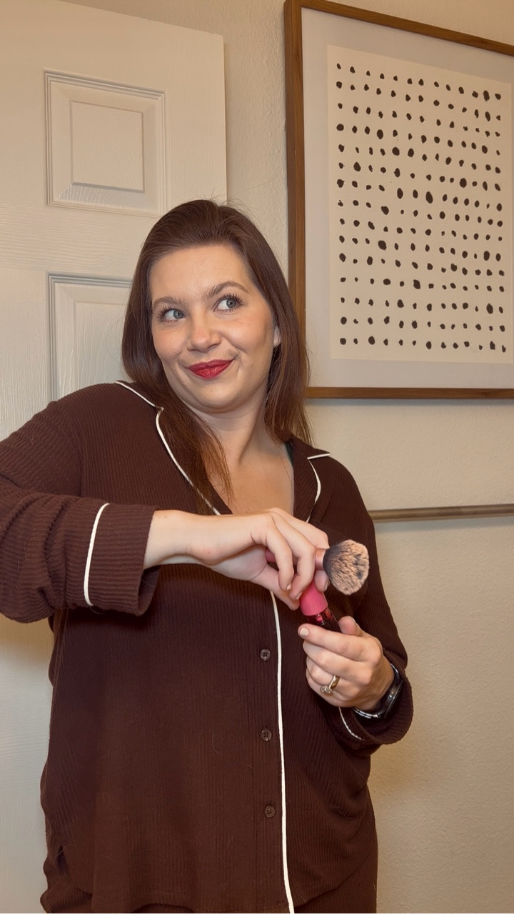 My everyday makeup that only takes 5 minutes! Plus my new pjs that are on sale right now, my toddlers morning craft and what I wore today as a midsize SAHM. Target has so much on sale right now!! 

@target @amoretti @mychefman @elfcosmetics @amika @mcobeauty @mcobeauty_us us @costco @maldonsalt @versed 

#militarylife #milso #sahm #soloparenting #marinewife #militaryfamily #momlife #sahmlifestyle #toddlermom

#LTKBeauty #LTKHoliday #LTKSeasonal