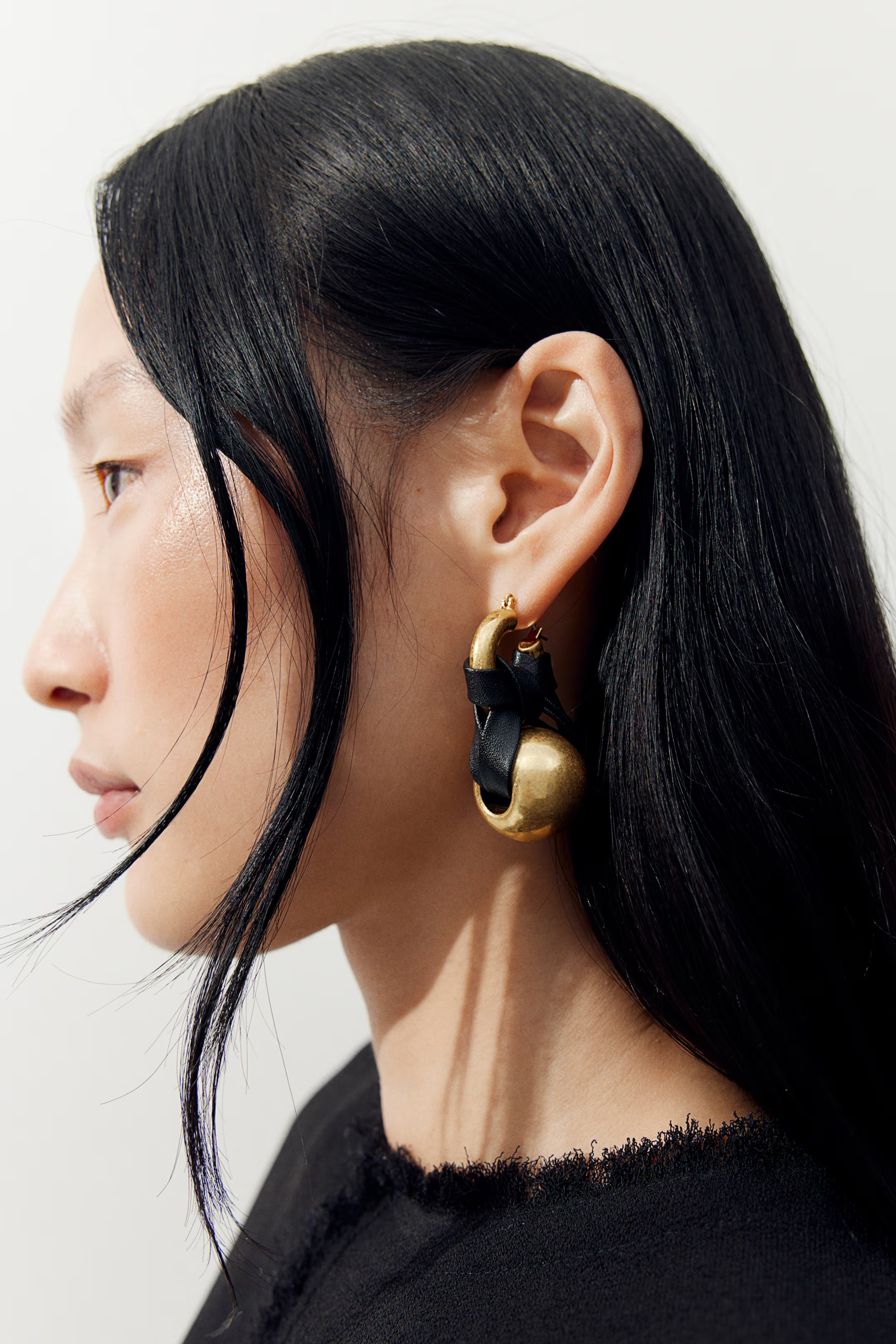 Pendant Hoop Earrings - Gold-colored/black - Ladies | H&M US | H&M (US + CA)