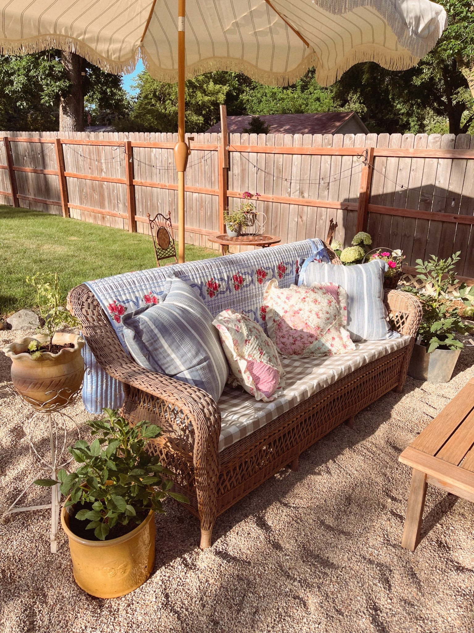 
An affordable outdoor DIY no-sew bench cushion!! When shopping around for a cushion for my sofa, everything was over $100 and I would have needed a customized cushion for the length of this sofa which wasn’t in the budget. 

I decided to look into making one myself, and voila I learned the perfect method and sooo dang affordable!

You can find everything linked in my bio - my blog will also dive into more details (coming soon) ☺️
.
.
#diy #outdoorcushion #diycushion #diybenchseat #howto #nosew #nosewcushion #outdoorliving #homediy #craftyhacks #crafts 

#LTKSeasonal #LTKHome #LTKFindsUnder50