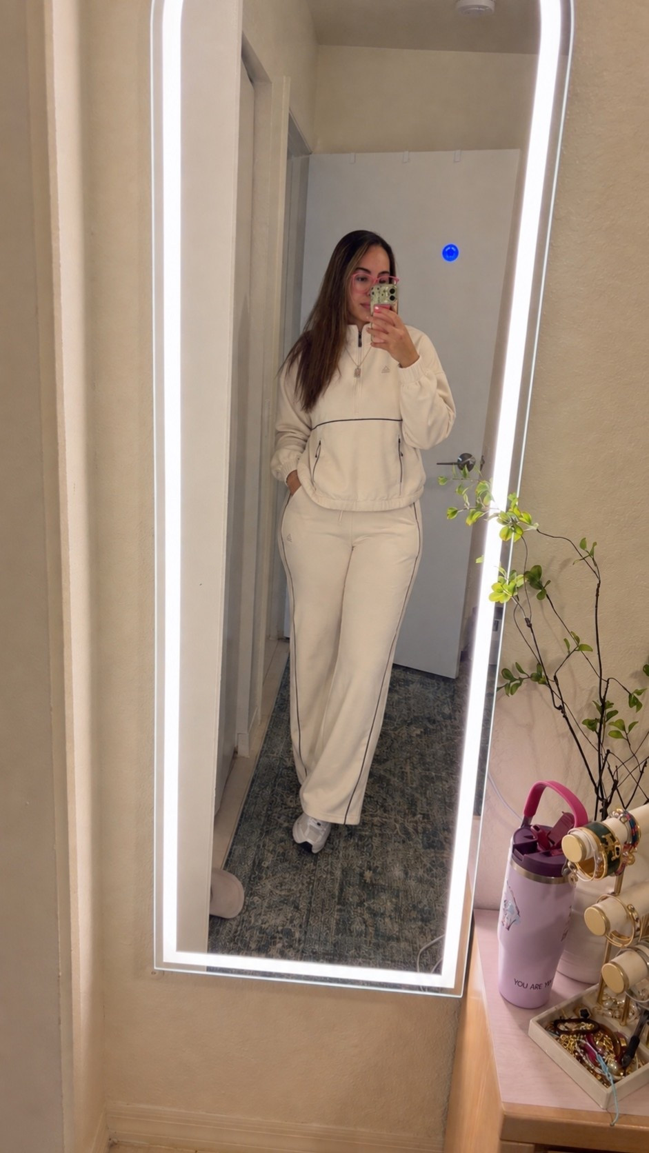 🤍🍂 ¡Nuevos conjuntos en Walmart!

Este set color crema me encantó: cómodo, moderno y perfecto para esos días en los que queremos vernos arregladas sin sacrificar la comodidad. Ideal para otoño, viajar, hacer diligencias o crear un look casual con estilo. 😍

¿Te pondrías este conjunto? 👇

📍Disponible en Walmart
Precio y disponibilidad pueden variar según la tienda.

#WalmartFinds #WalmartFashion #ConjuntoDeMujer #ModaDeOtoño #LookCómodo #OutfitCasual #HallazgosWalmart #ModaMujer #FallOutfit #ReebokStyle

#LTKxWalmart #LTKU #LTKSaleAlert