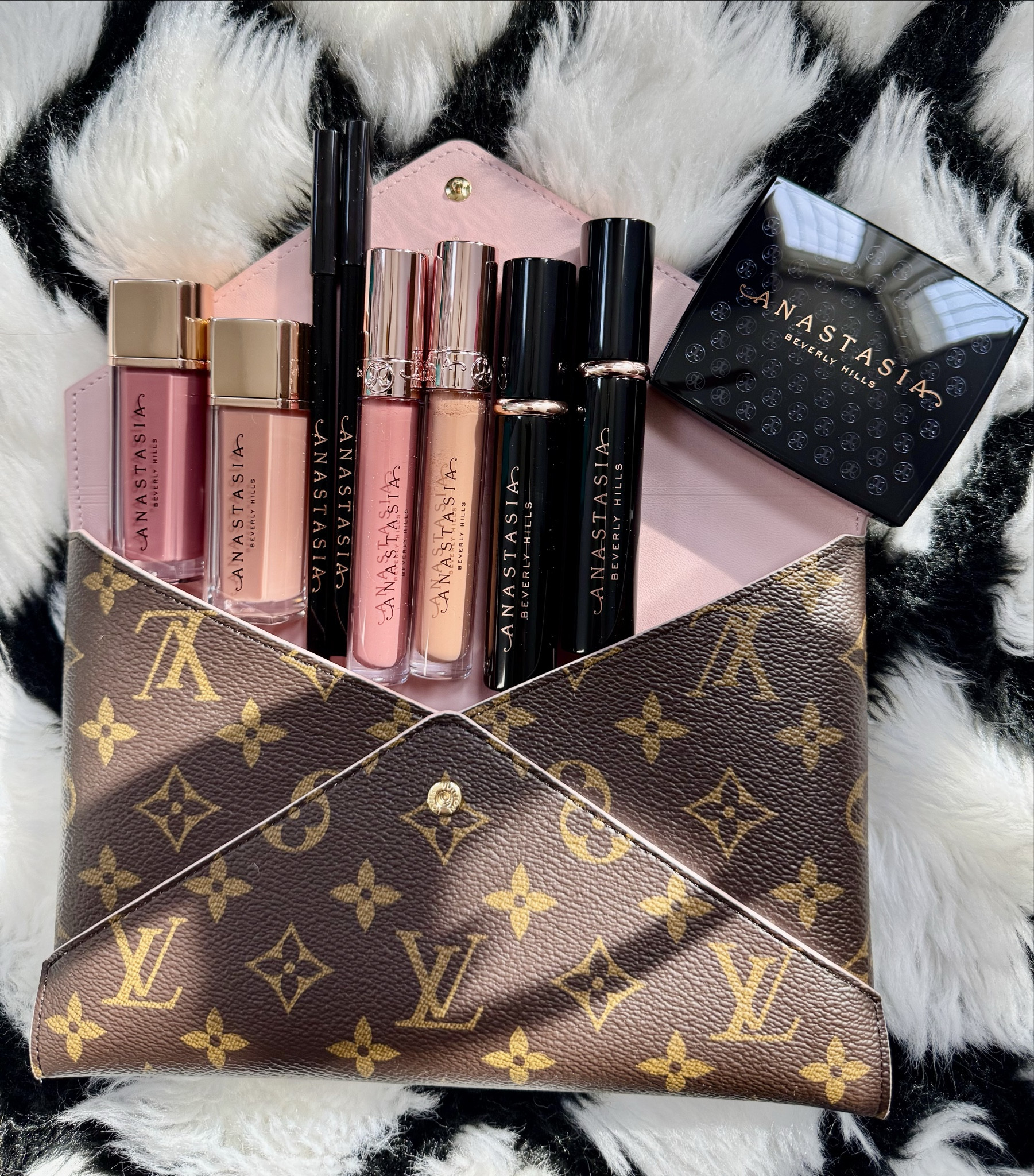 HOLIDAY GIFT GUIDE

The Anastasia Beverly Hills Holiday Kits for 2024 are designed to bring festive cheer and glamour to your beauty routine. Each kit includes a curated selection of popular products, featuring stunning shades that complement the holiday season. Including lip glosses, brow essentials and lash must haves. @AnastasiaBeverlyHills #ad #makeup #giftideas #ltkunder50 #christmasgifts #holidaygifts

#LTKBeauty #LTKHoliday #LTKGiftGuide