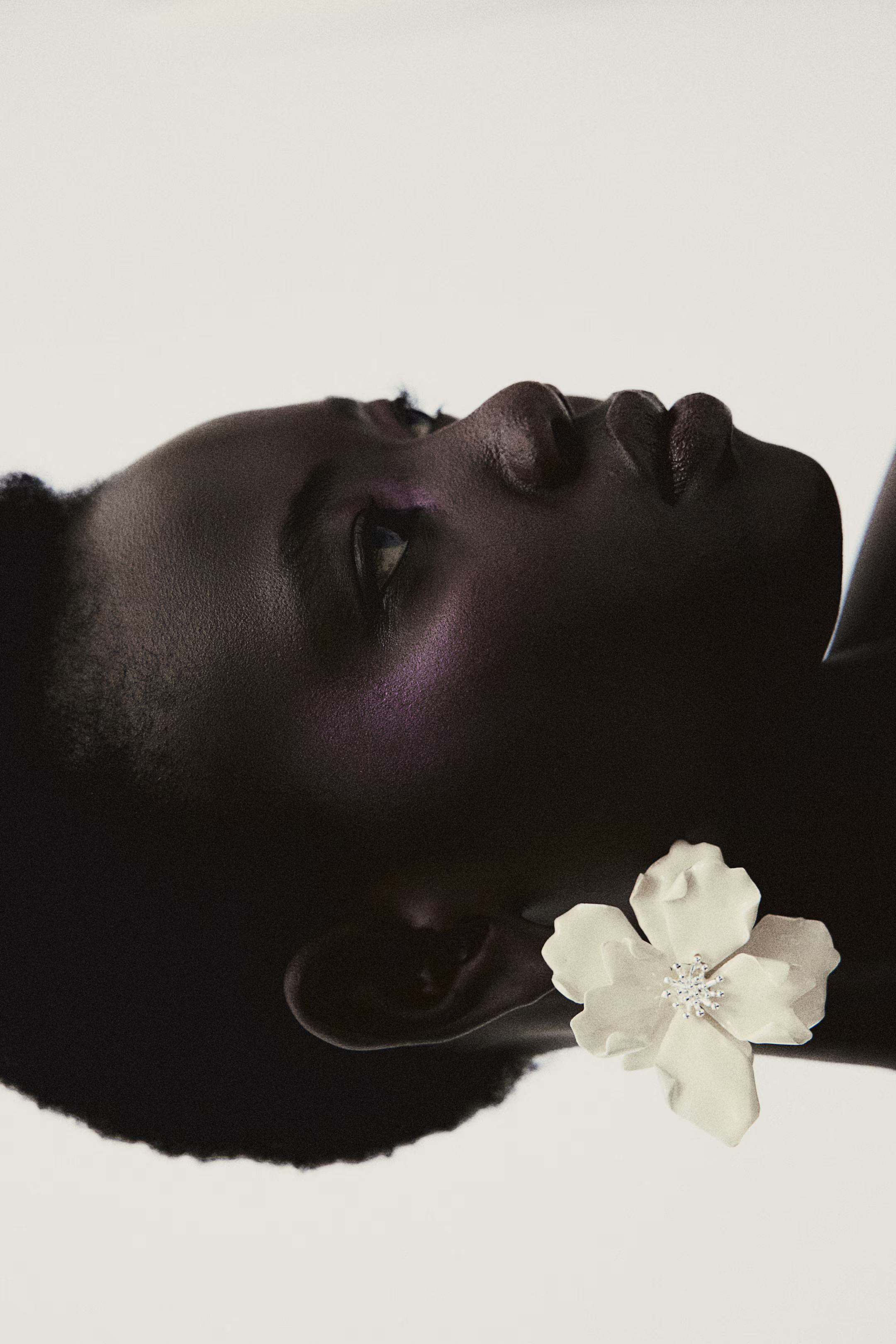 Flower-shaped earrings | H&M (UK, MY, IN, SG, PH, TW, HK)