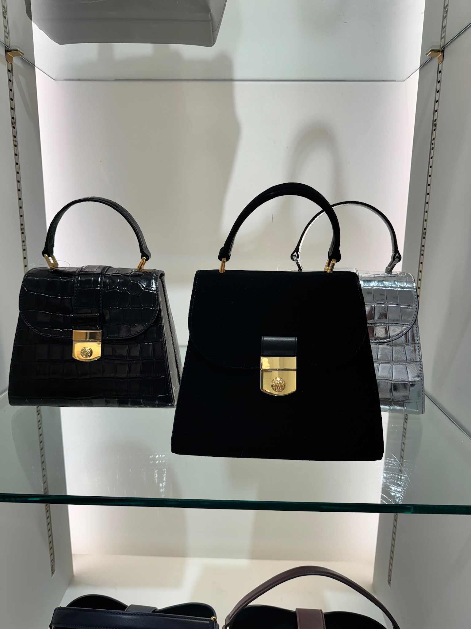 Veronica Beard | fall accessories | fall handbags | handbags for fall | leather handbags 

#LTKSeasonal #LTKStyleTip #LTKItBag