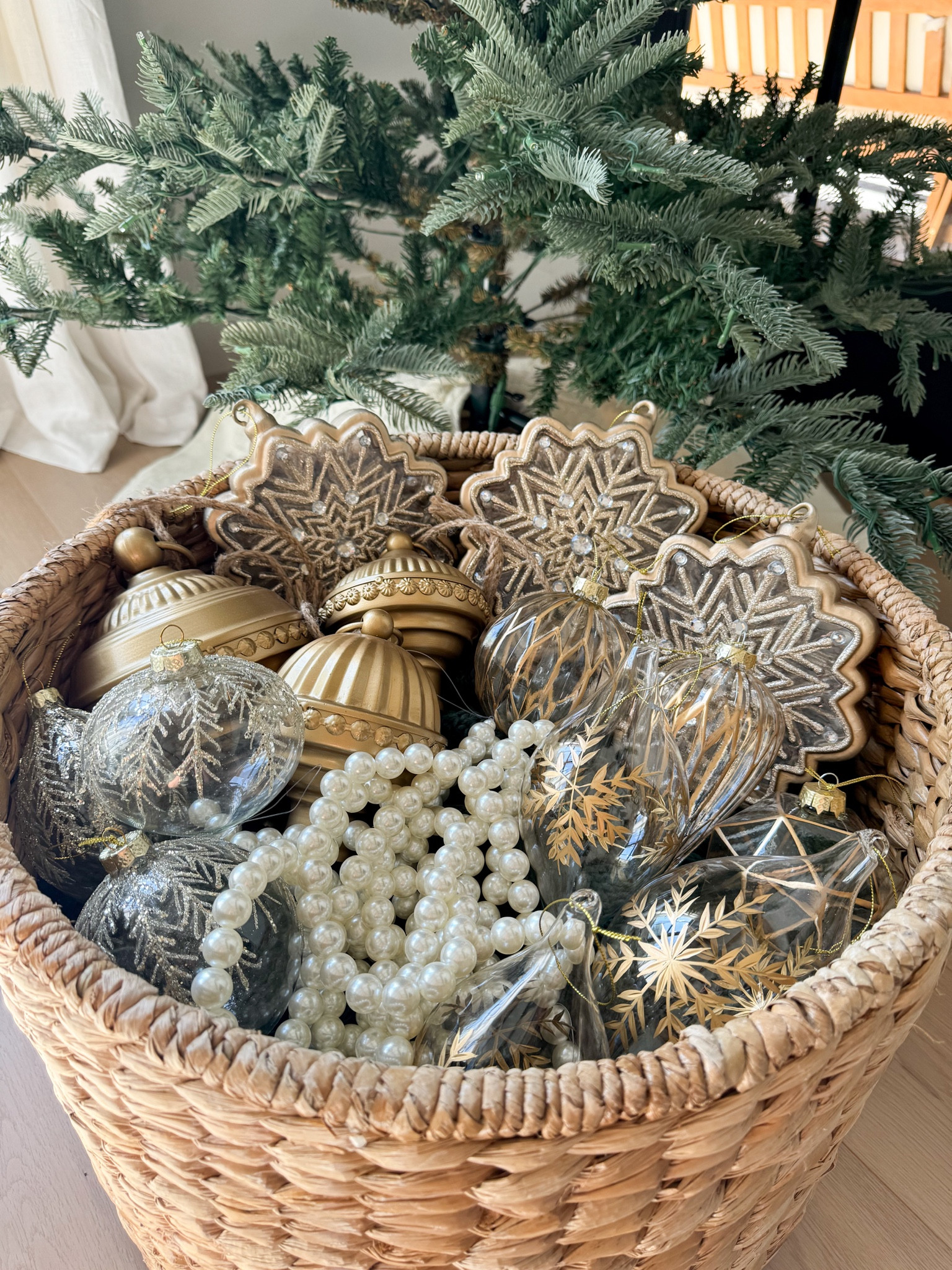 I just found the perfect ornaments for my tree, and I can't wait to bring my vision to life! 🎄 Decorating can be overwhelming, but with Christmas Tree Kits from @sullivanshomedecor it’s never been easier. Six top styles, all in one place! Plus, for this holiday season, it's buy 5, get 5 free! 

You can mix and match amongst collections, ensuring you really can create your dream tree on a budget! 

Who’s ready to deck the halls?

Comment SHOP for links to these ornaments and more of my favorites. Plus, I’ve also linked them in my LTK shop so you can shop directly from there.

#modernfarmhouse #ornaments #ad #sullivanhome #whitechristmas #trimatree #christmas #christmastree #whiteandgoldchristmas 

#LTKHoliday #LTKSeasonal #LTKHome