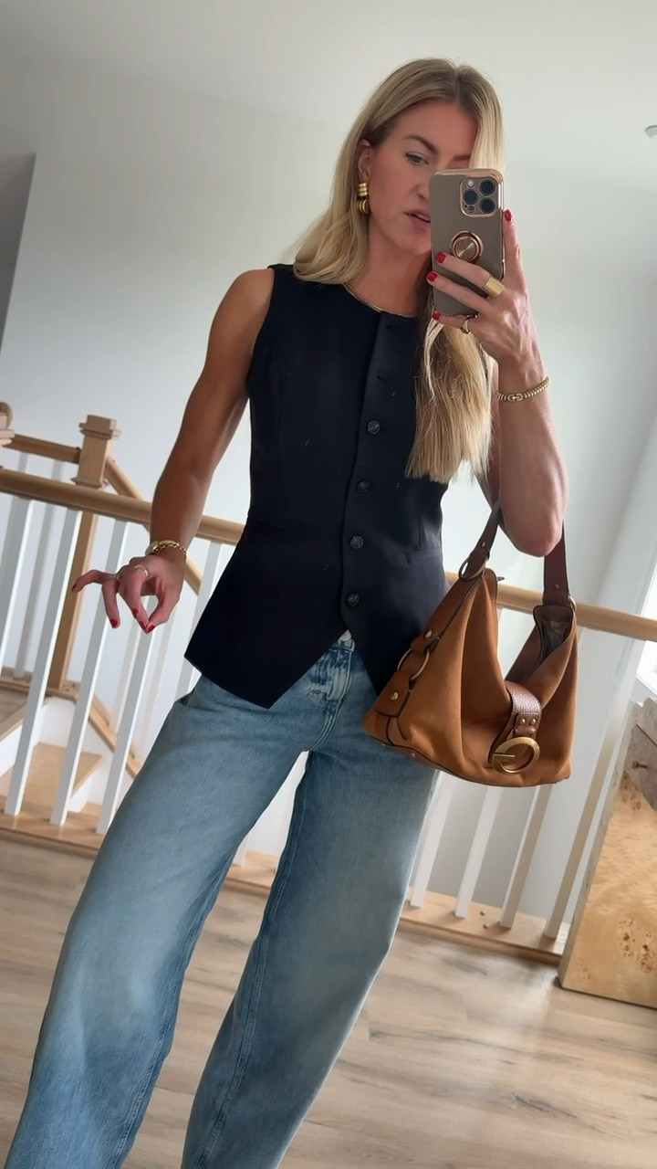 Loving this new bag from GUESS along with their other new arrivals for fall.
Jeans: love the shape of them, run big. I took my true size but size down if you want a closer fit on the waist.
Black vest: runs TTS, wearing a S
@GUESS #GUESSpartner #ad

