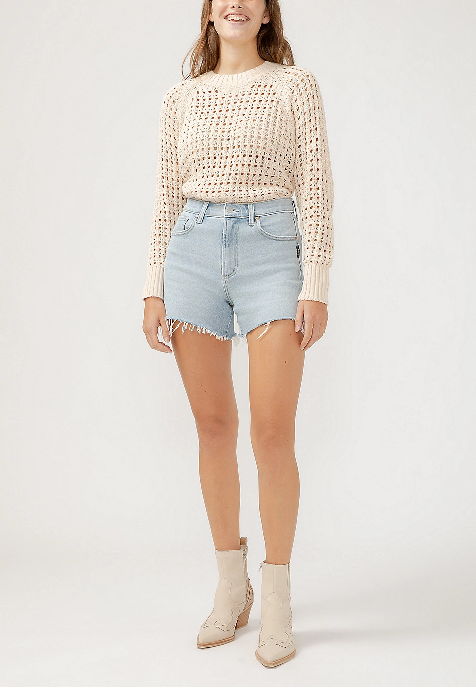 Silver Jeans Co.® Sure Thing High Rise Frayed Hem 4.5in Short | Maurices