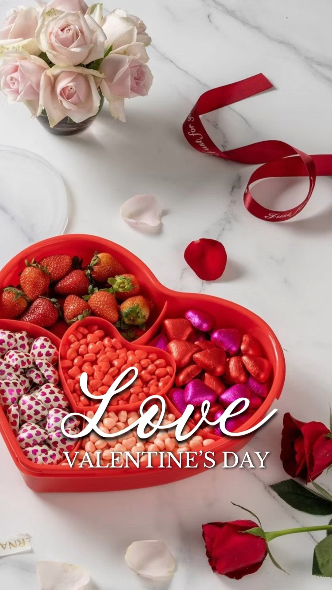 Valentine’s Day snackle box ❤️ love these perfect-for-gifting heart shaped containers! So cute! 🥰

Target 
Target Valentine’s Day 
Valentine’s Day gift 
Valentine’s Day gift ideas 
Valentine’s Day snackle box

#LTKfoodie #LTKHome #LTKmomlife