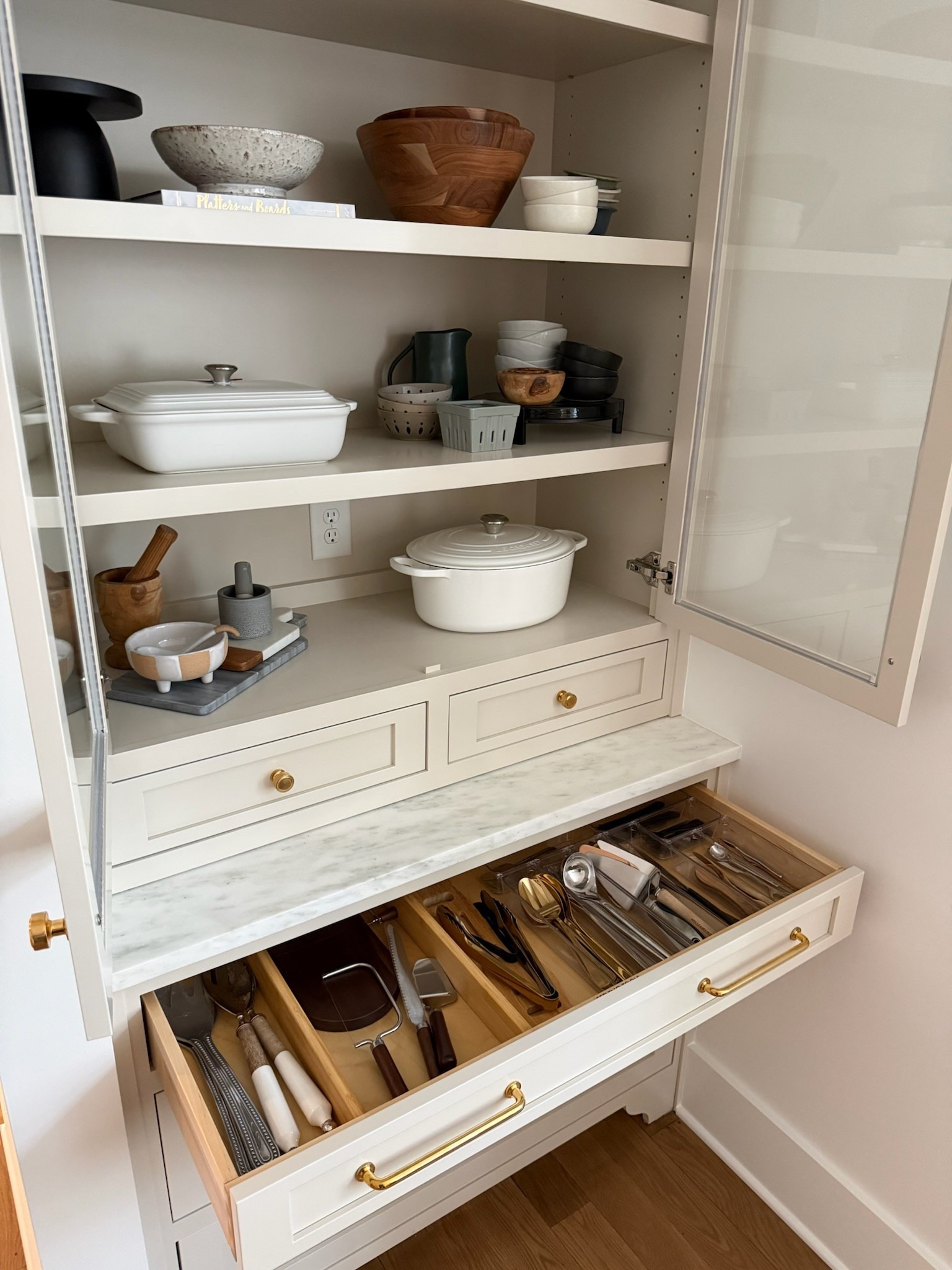 That’s the power of intentional unpacking.

We create:
•everyday zones
•entertaining zones
•functional flow
•long-term systems

📦 Settled > surviving. Sound good? Comment MOVE for more info on our unpacking + organize service

#LTKHome