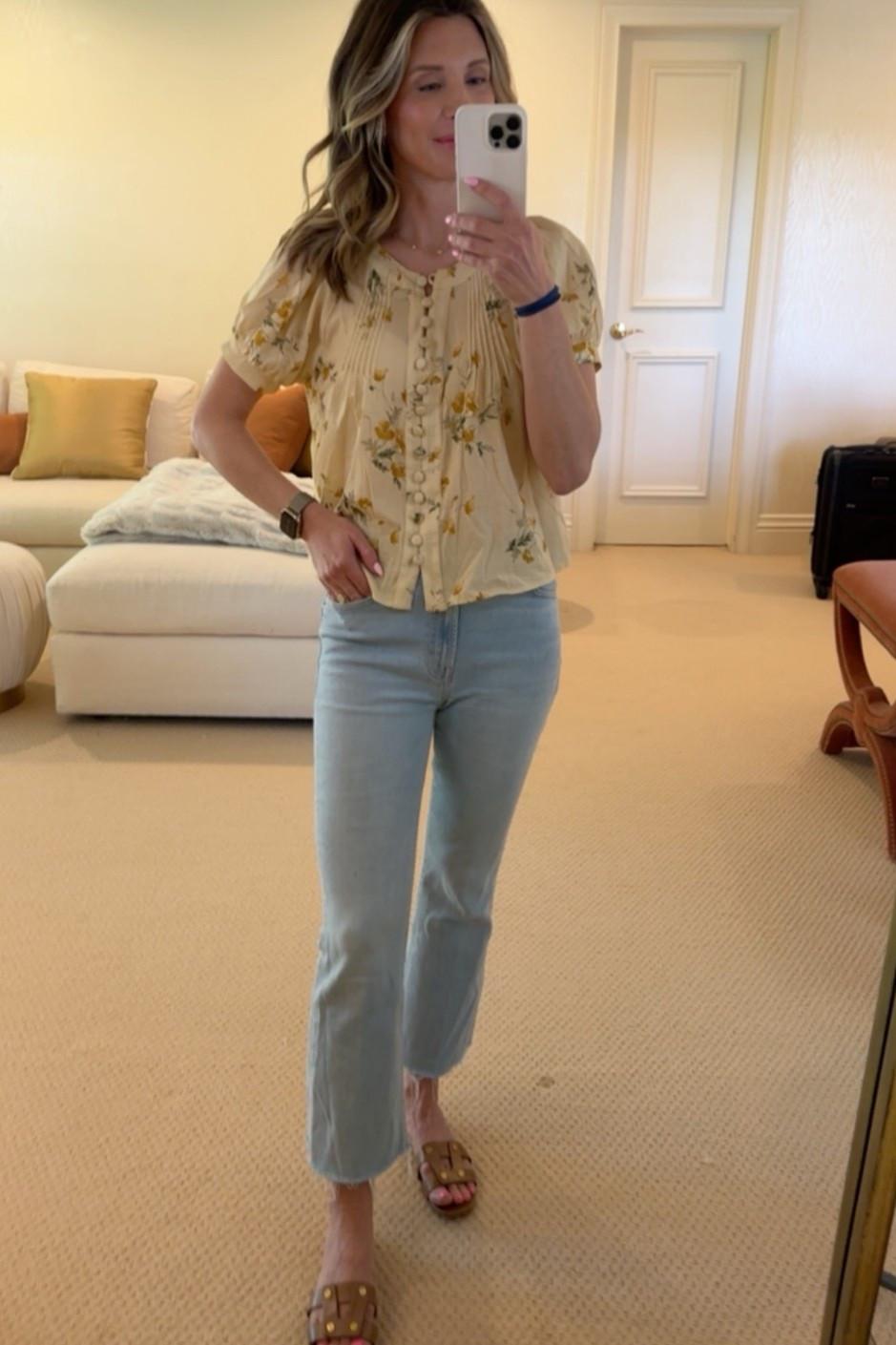 Pretty summer spring blouse from reformation. Perfect light color crop jean