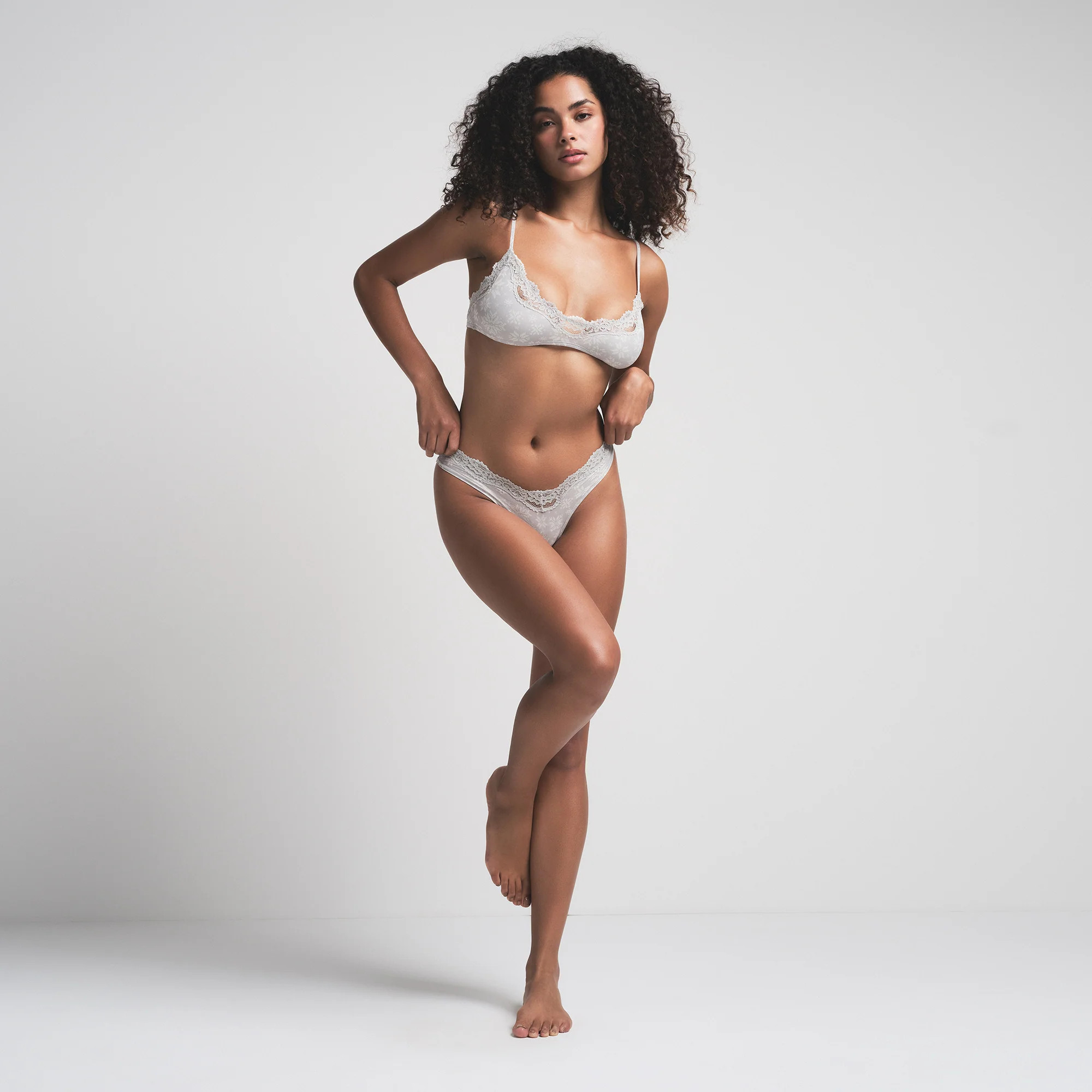 FITS EVERYBODY LACE SCOOP BRALETTE 2-PACK | PLATINUM SNOWFLAKE FAIR ISLE AND SPRUCE | SKIMS (US)