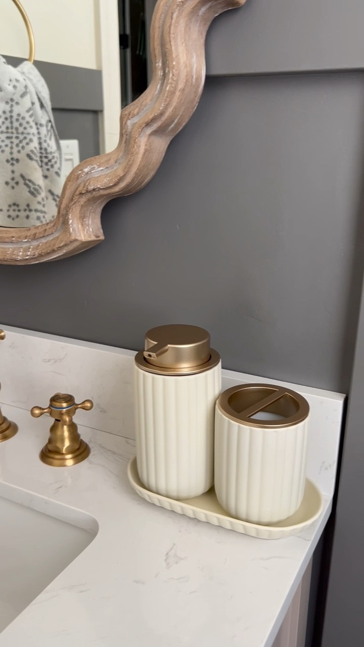 Back in stock! The prettiest soap dispenser set! Run before it sells out again and check out the beautiful colors it comes in 

#LTKHome