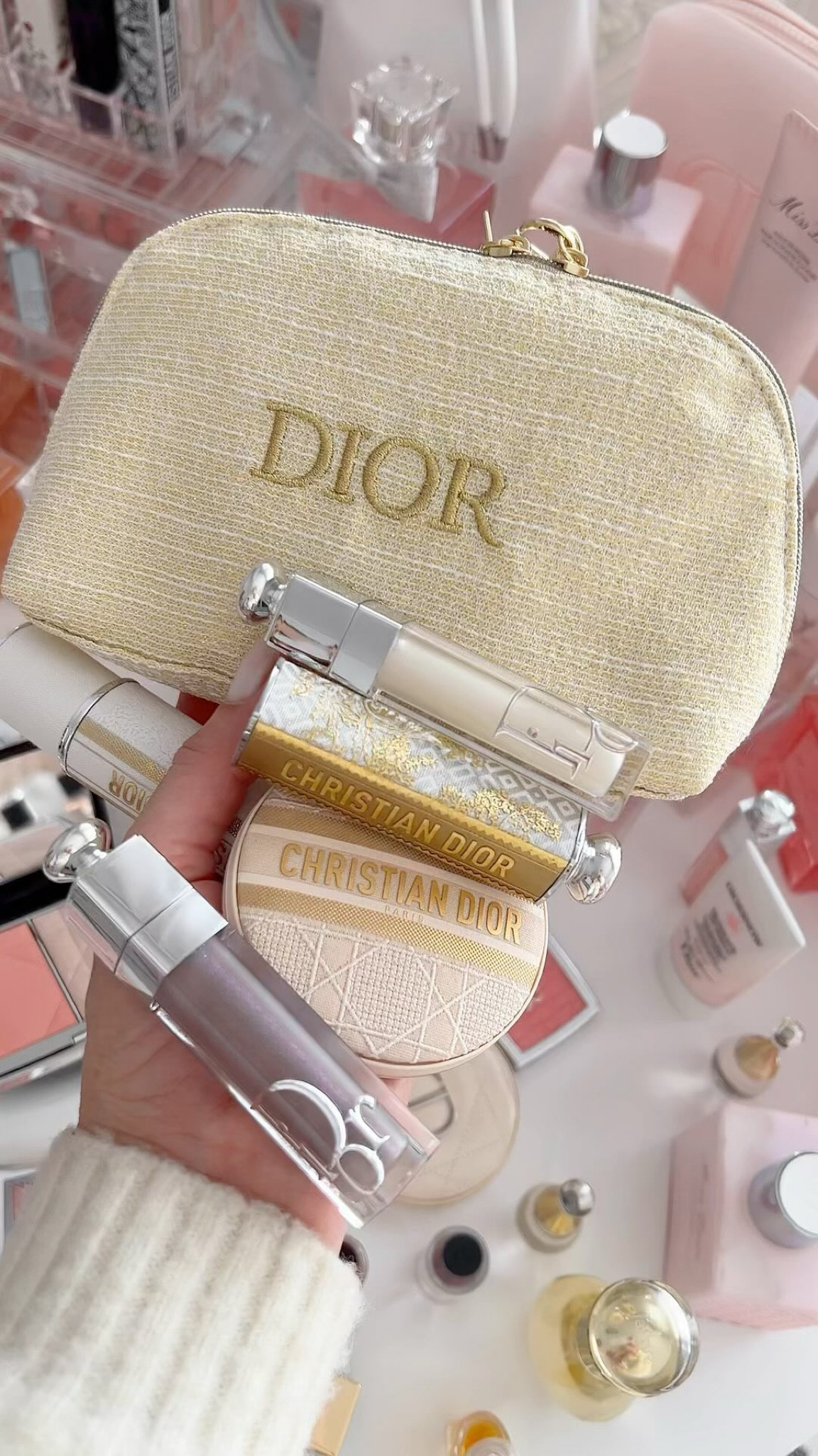 Pov: obsessed with your new Dior beauty ✨🍥🎀

.

.

.

#diormakeup #diorbeauty #dioramas #diorsecond #diorlover #diorbeautylovers #luxbeauty #perfect #perfume #missdior #diorgirl#thatgirl #girlythings