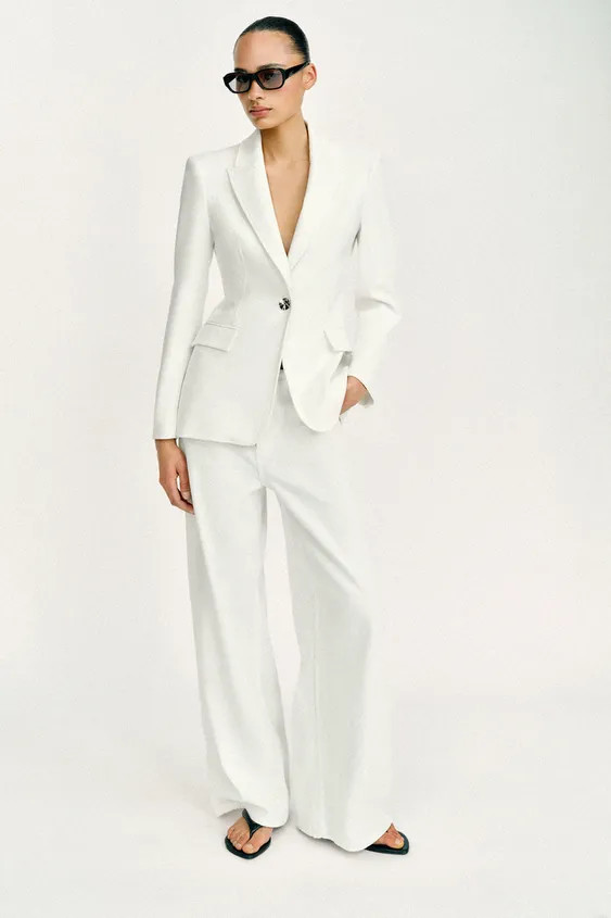 Fitted blazer with lapel collar and long sleeves with shoulder pads. Front flap pockets. Front bu... | Zara US