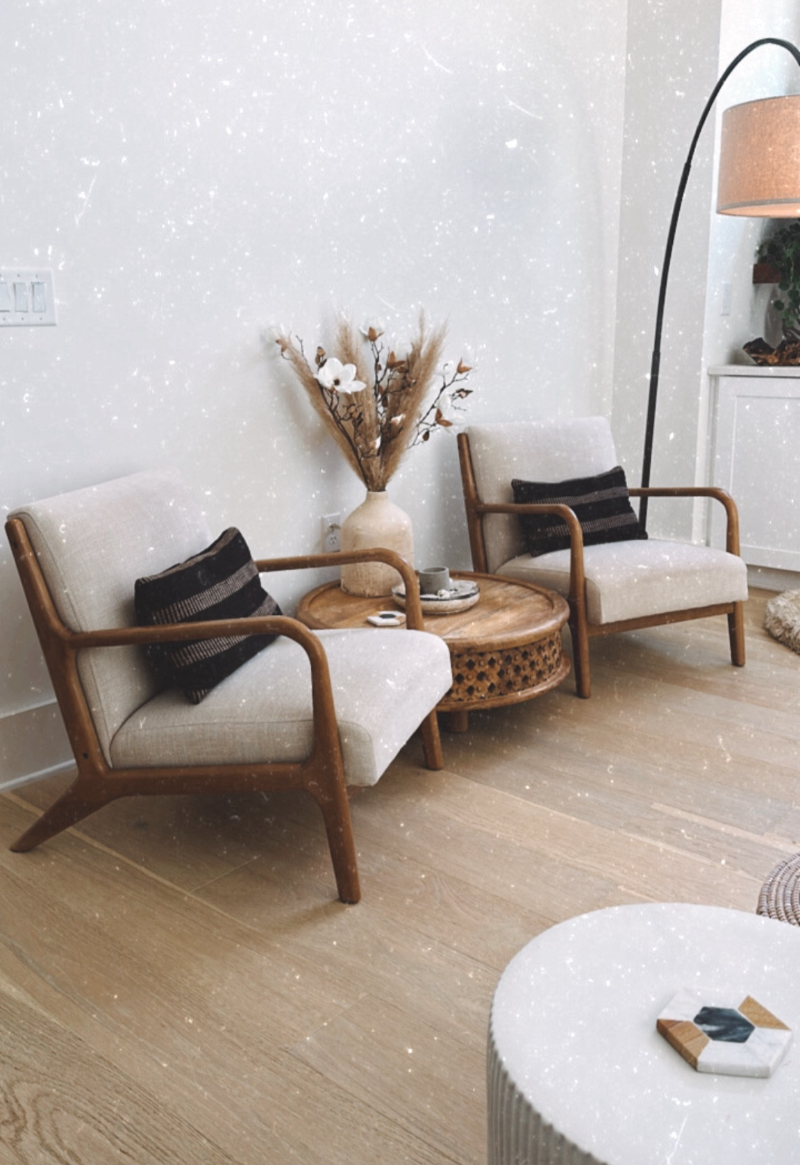 My mid century modern lounge chairs are on major SALE until the end of the day! Add to 🛒 

@target
#targethome #targetcircleweek #targetsale #home #interiordesign #homedecor #targethomefinds #midcenturymodern #studiomcgee #modernorganic #livingroom #coffeetable #loungechair #LTKSummerSales 

#LTKSaleAlert #LTKHome