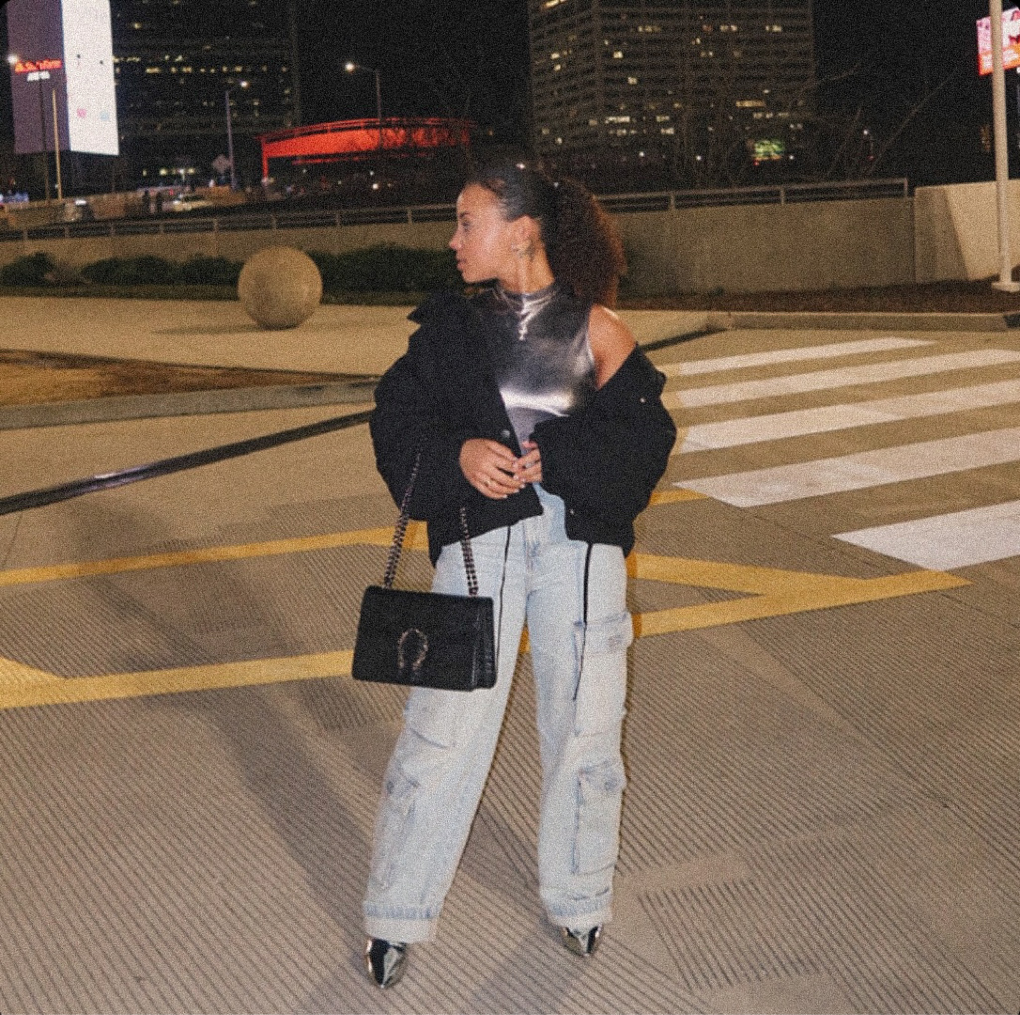 How cute are these cargos from H&M!? I’m obsessed! 

This is the perfect outfit for any concert!🩶

#LTKfindsunder100 #LTKSeasonal #LTKsalealert