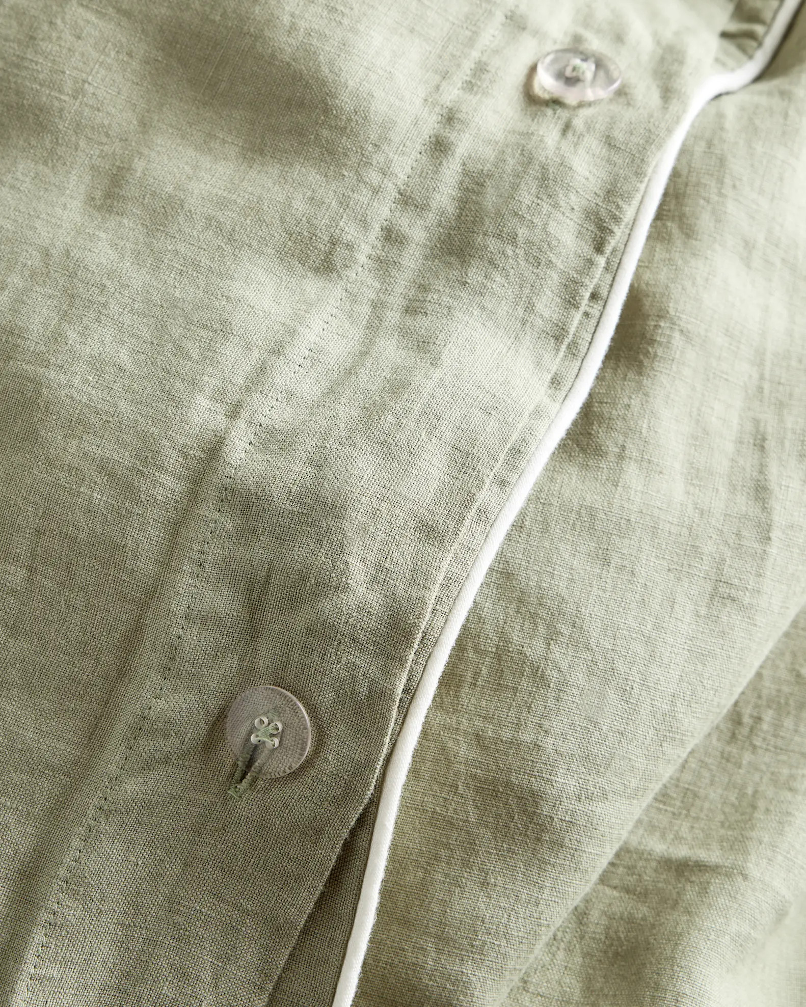 European Linen Piped Deluxe Bedding Bundle in Willowleaf/white | Quince