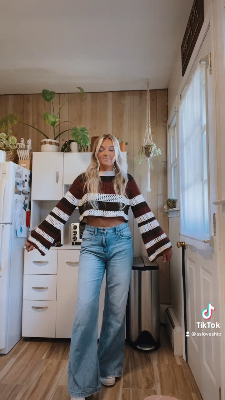 Bell sleeve sweaters are always a good idea ✌🏽

#LTKSeasonal #LTKunder100 #LTKstyletip