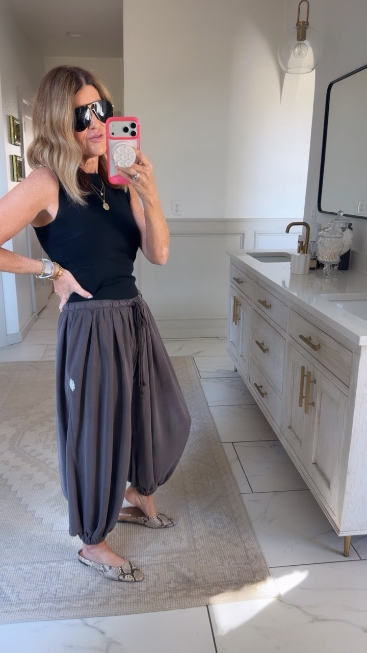 Wearing a size small Chocolate FP MOVEMENT balloon pants. Ridiculously comfortable

#LTKOver40 #LTKootd