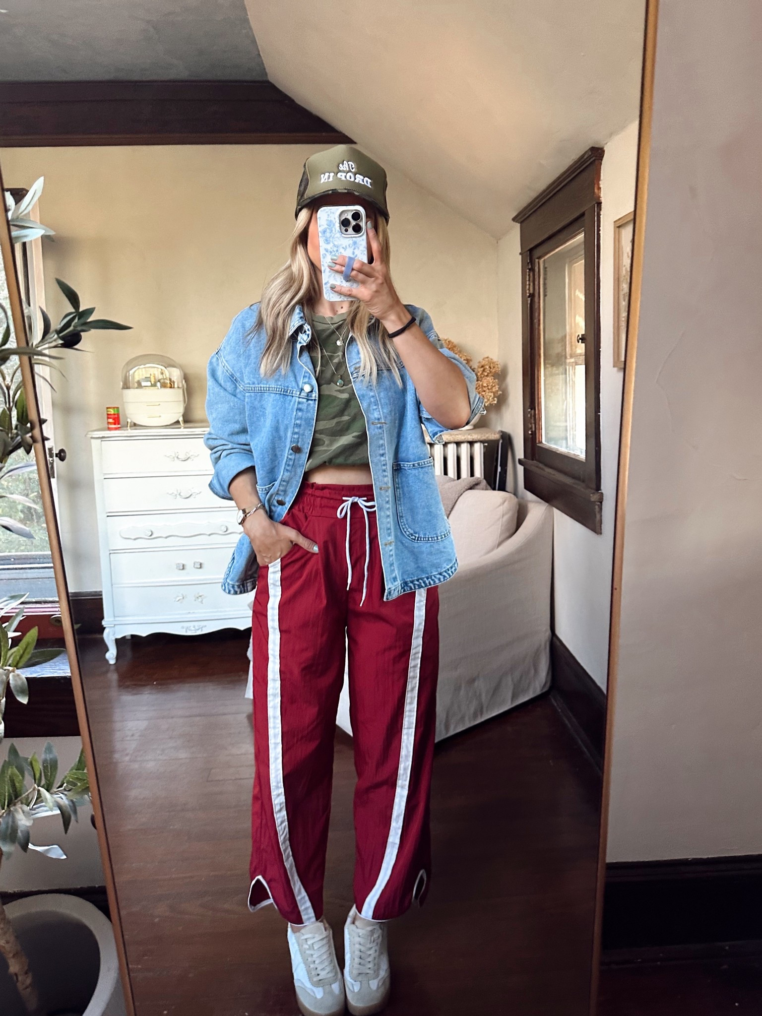 Free people lookalike pants from Amazon, size small
Denim jacket is amazon too! Size M