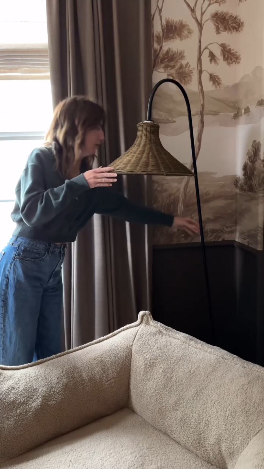 & with that, my office is ~complete~ , I think ☺️
.
Home office, brown wallpaper, brown office