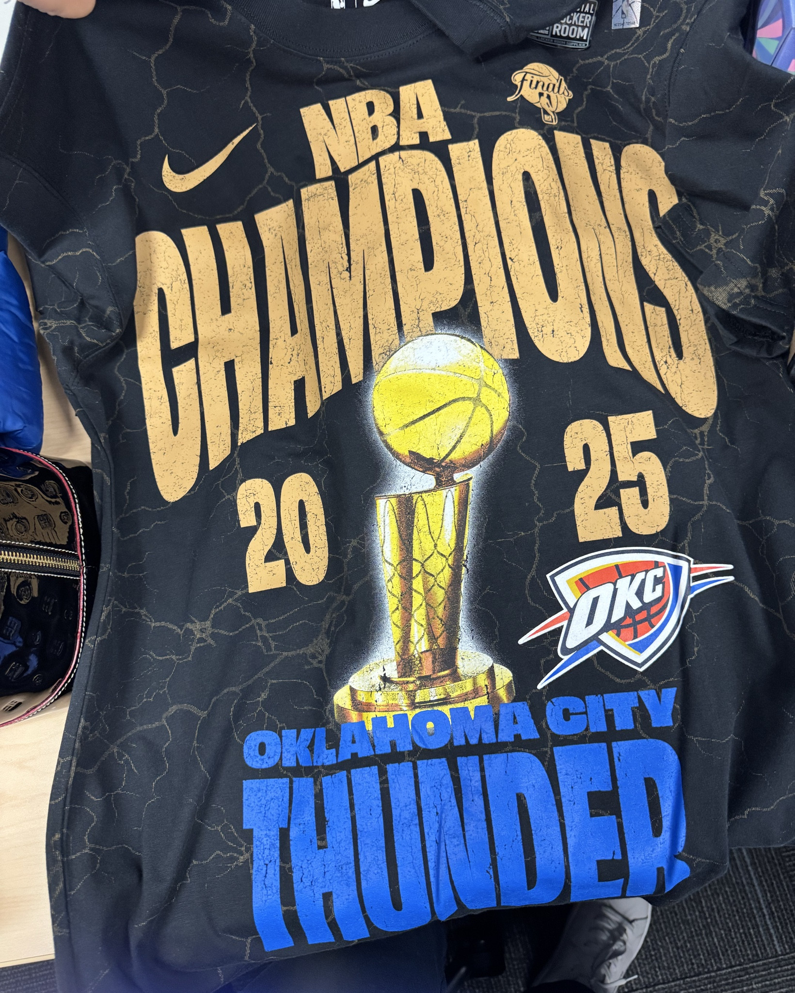 Celebrating the Thunder’s first-ever championship in style with the shirt the players threw on right after sealing the win in Game 7! 🙌⚡️🌩️🏆

#LTKParties #LTKStyleTip #LTKFindsUnder50