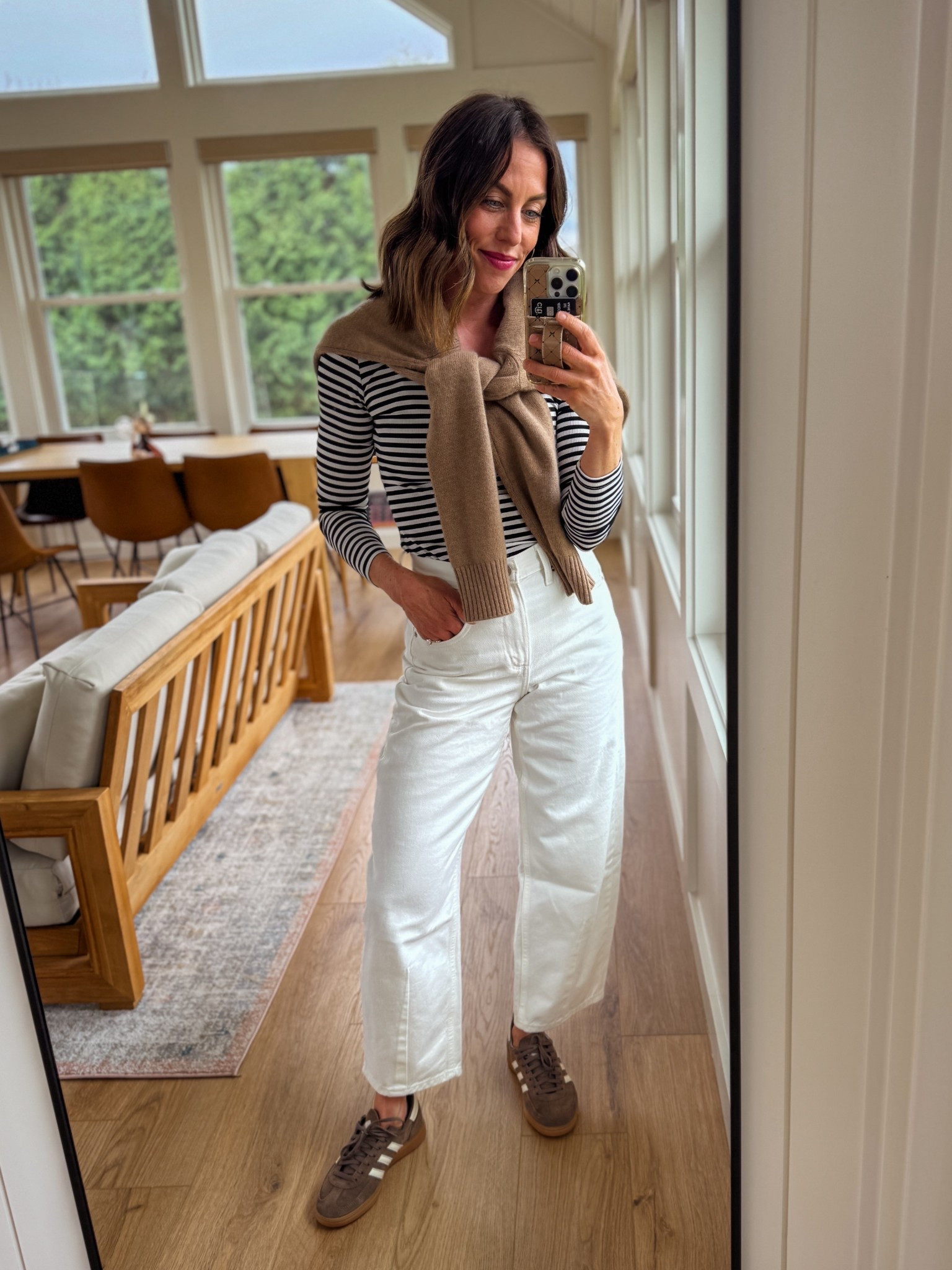 Jeans: 0 (size up if it between) 
Top: Xs
Sweater: small 
Sneakers fit TTS 