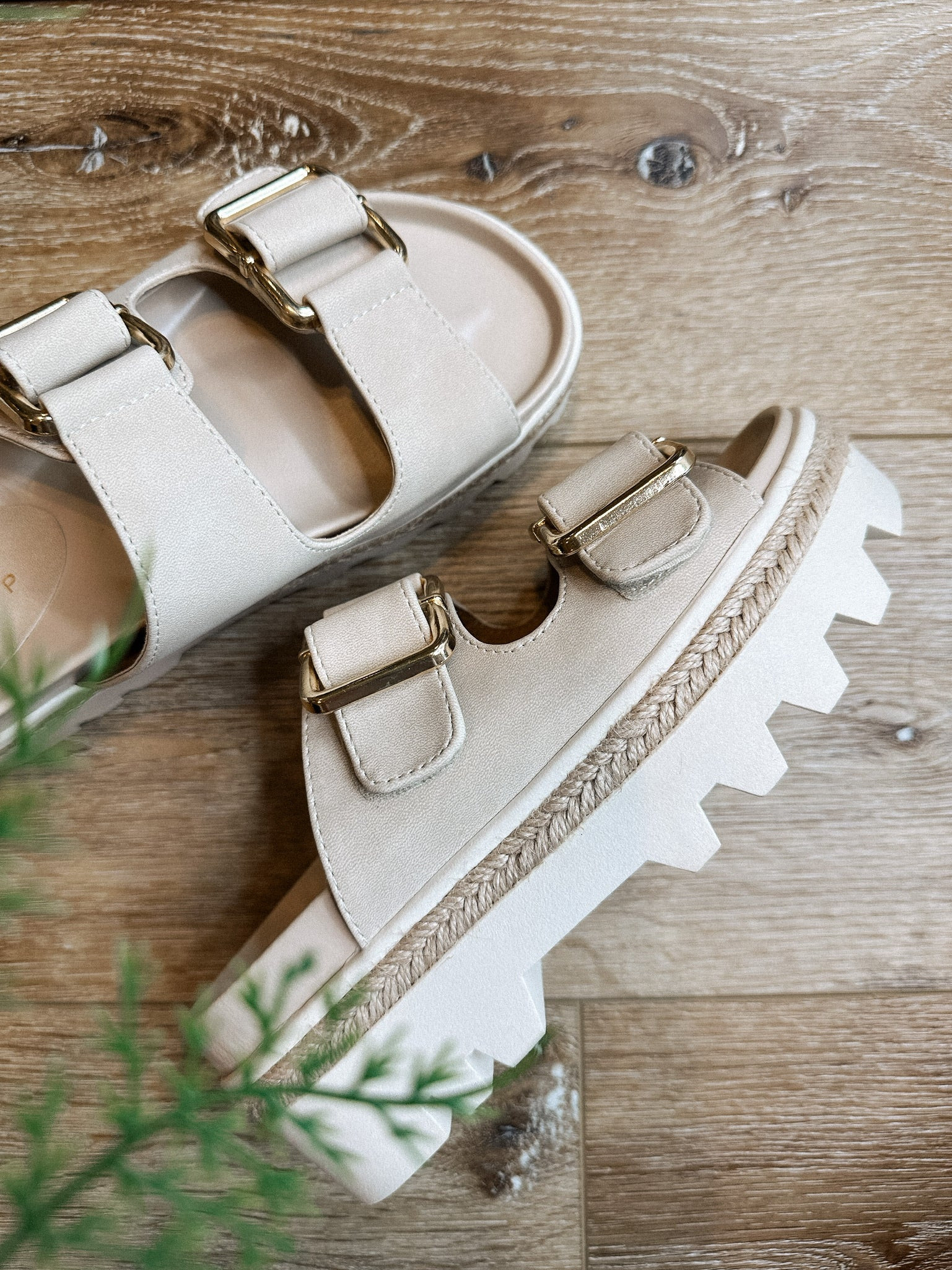 take a step bone sandal | Etta & East