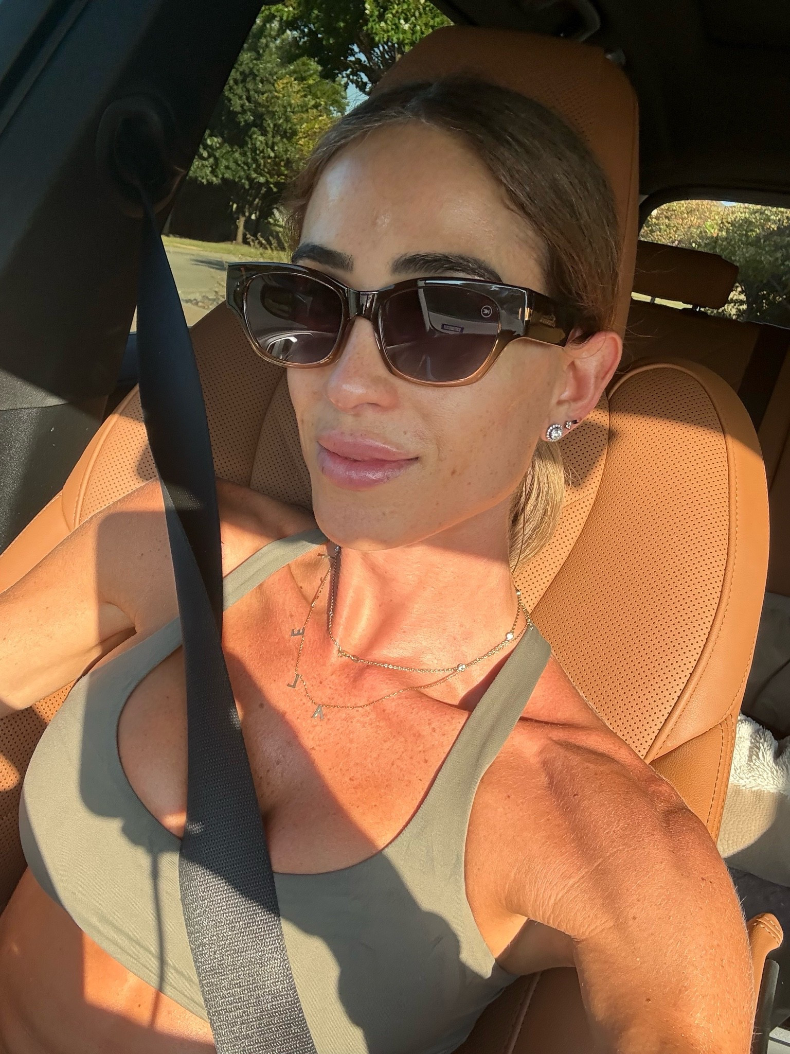 These sunglasses look way more expensive than they are. Only $35 and lightweight

#LTKPetite