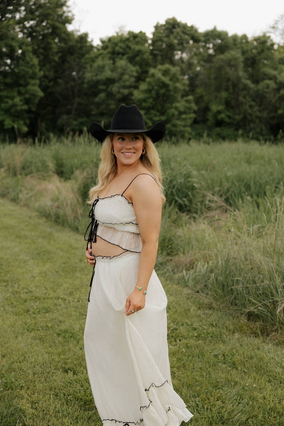 pregnancy announcement outfit 

#LTKFamily #LTKBaby #LTKBump