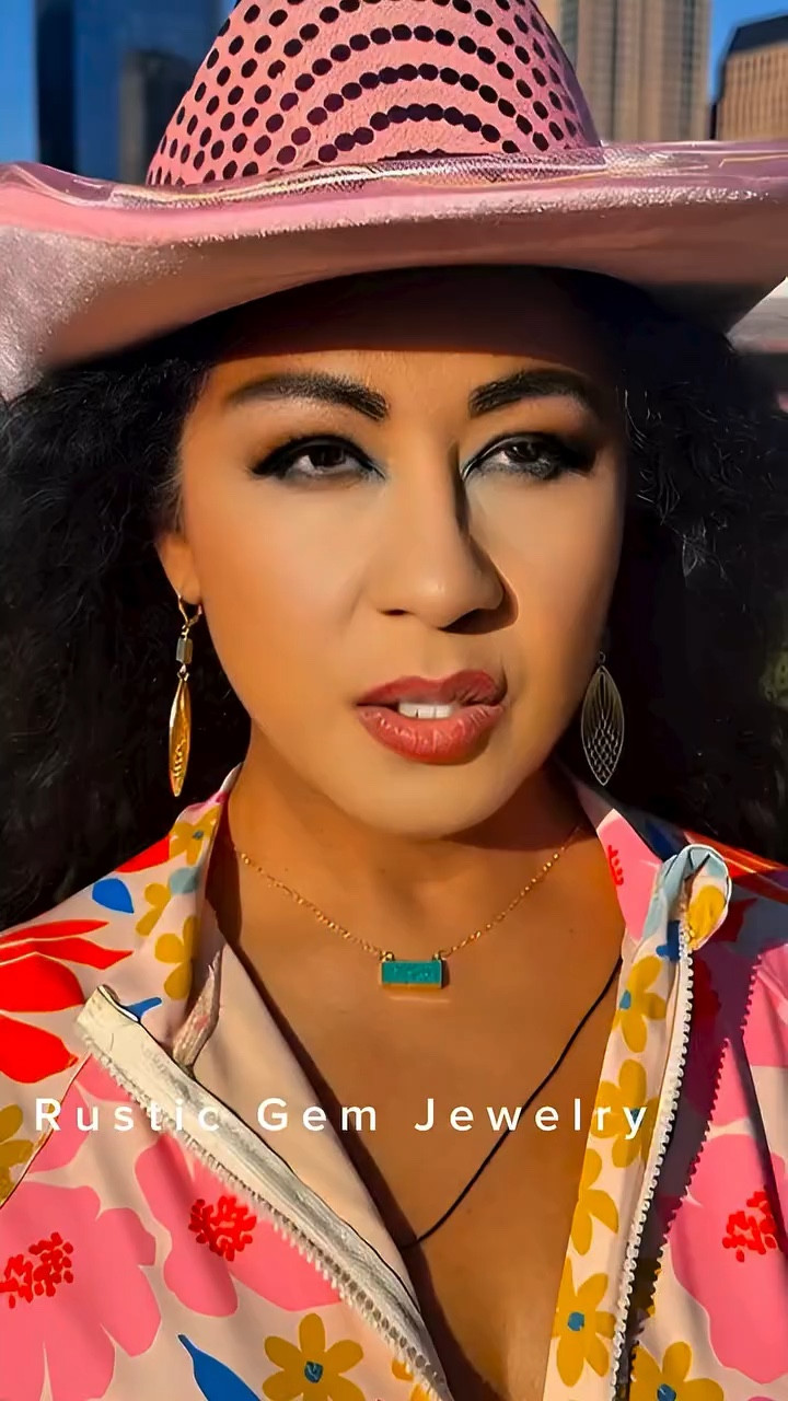 There is something so powerful about wearing jewelry that tells a story. 🌿 I’ve been living in my latest finds from @rusticgemjewelry, and they have quickly become part of my signature daily style.
.
I recently took these beauties out for a spin at the Sip and Sound Festival during SXSW here in Austin, and let me tell you,they are the perfect blend of festival-ready and polished everyday luxury. 🎸🥂
.
Here is why I’m obsessed with this small, independent brand:
1️⃣ Raw Emerald & Patterned Marquise Earrings 💚
These are a total showstopper! The brushed gold finish paired with the raw emerald gives off such a confident, unique vibe. They’re lightweight enough to wear from a morning panel to an all-night concert.
.
2️⃣ Amazonite Bar Necklace 💎
The ultimate layering piece. Whether you choose 14k gold-filled or sterling silver, this dainty amazonite bar adds that perfect pop of natural color. It’s organic, earthy, and looks just as good with a white tee as it does with a festival fit.
Why @rusticgemjewelry hits different:
✅ Handcrafted Quality: No mass-produced trends here.
✅ Real Materials: Natural gemstones with 14k gold-filled and sterling silver.
✅ Built for Life: Designed to be worn on repeat, not just stored in a box.
Supporting small brands that value craftsmanship is my love language. If you’re a woman who values being unique over following the crowd, you need these pieces in your rotation. ☁️✨
.
✨ I want to know... ✨
Are you more of a statement earring lover or a dainty necklace minimalist? 🙋‍♀️
.
.
.
Which gemstone is your absolute favorite to wear? 💎👇
.
.

#RusticGemJewelry #SmallBatchJewelry #sxswinflunencer

#LTKFestival #LTKootd #LTKSaleAlert