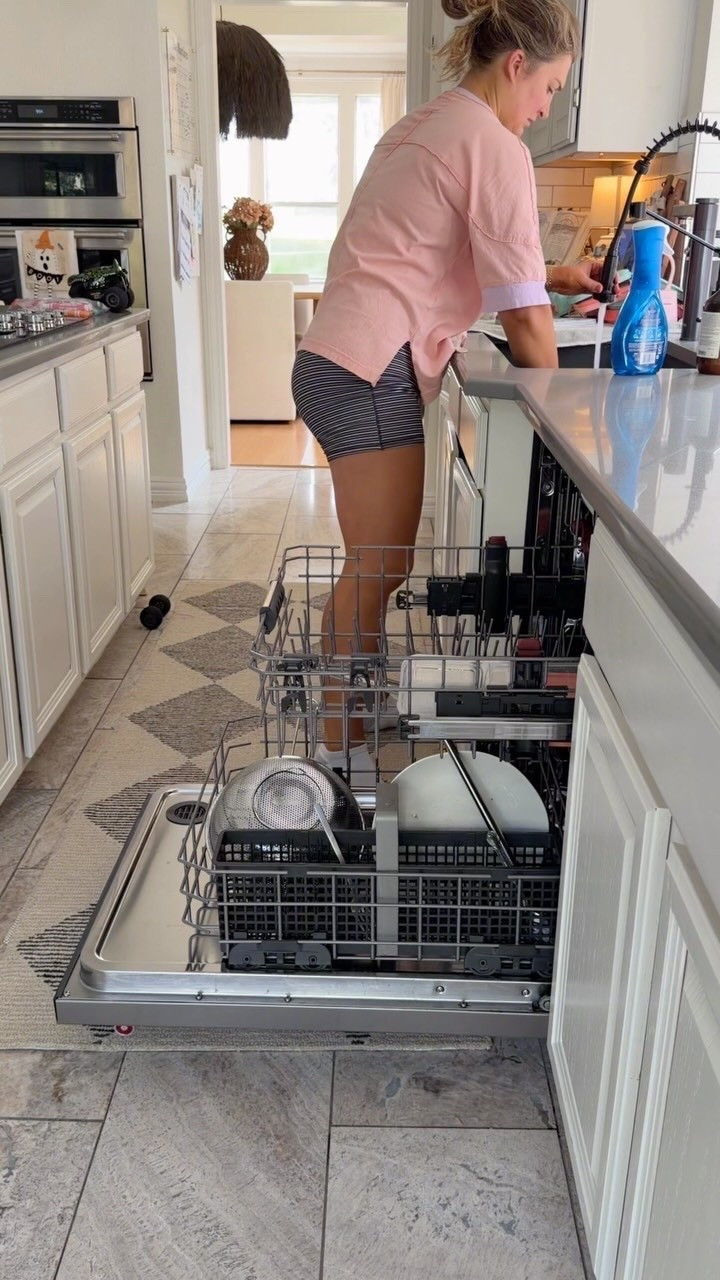 Unfiltered chill morning in our life!!! 💘 Was on soccer snack duty so that was our task of the day ⚽️ 

#momlife #motherhood #momoftwo #unfilteredmotherhood