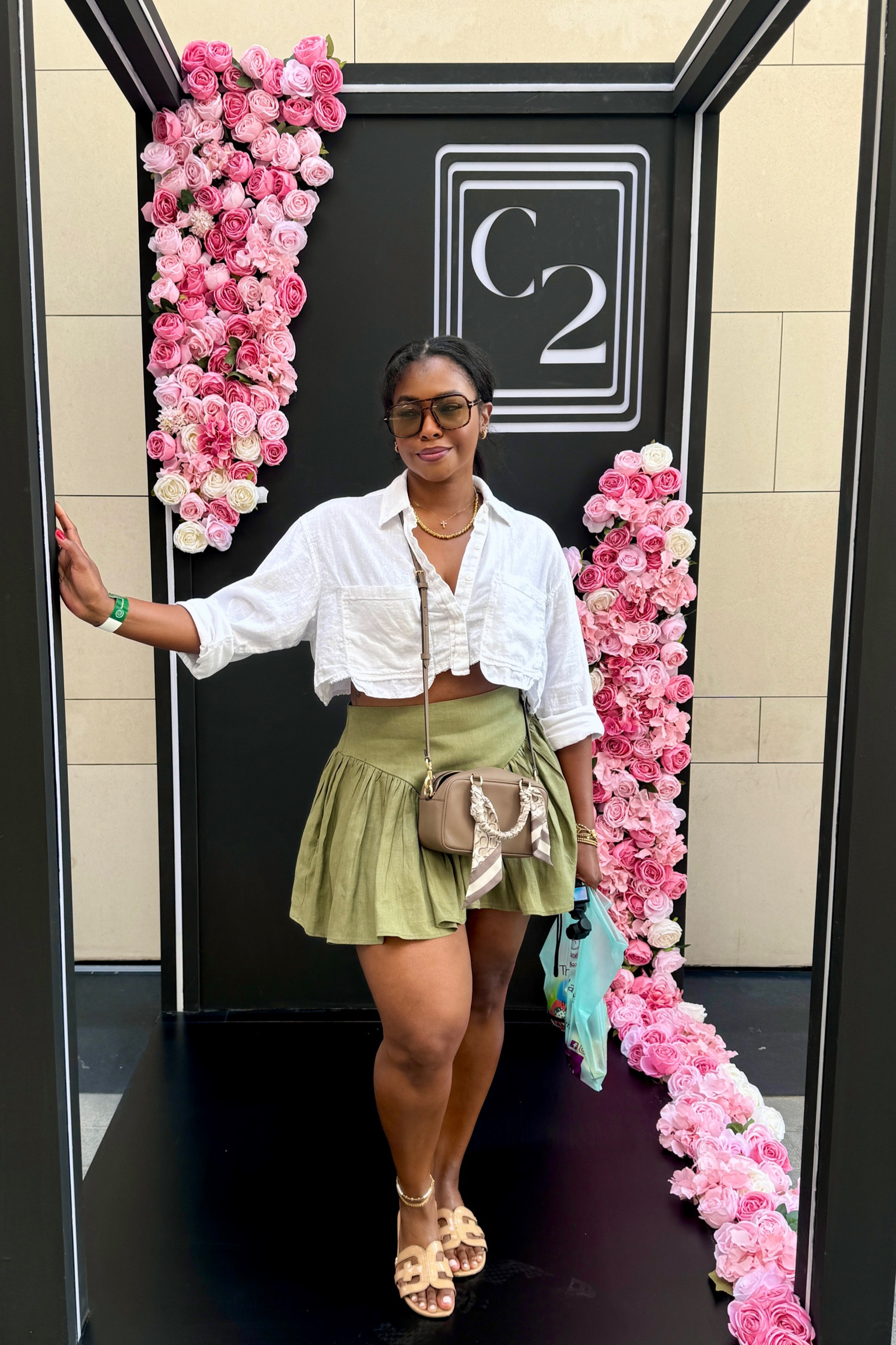 Dubai day I lost count 🤣
Top is old from Zara but linking a similar one 
Shorts are from Fè Noel little Caribbean but tried to find something similar on Amazon 


#LTKTravel #LTKFindsUnder100 #LTKMidsize