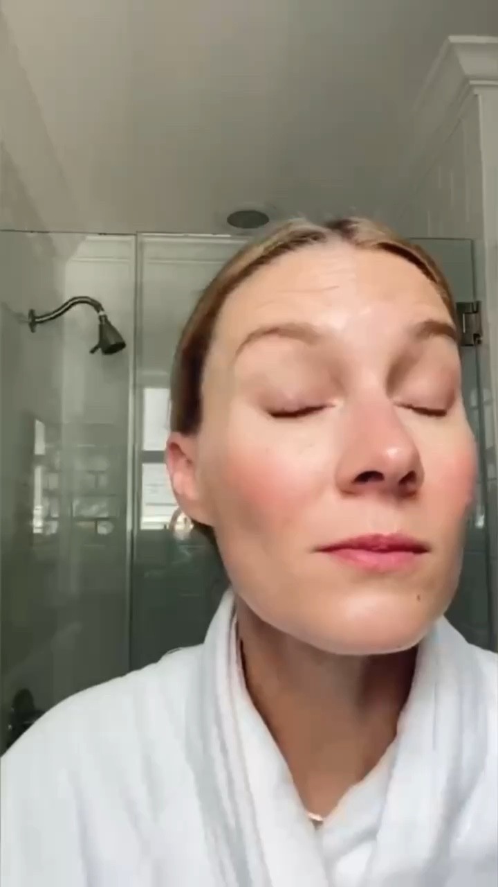 Check out these before and afters of the @iliabeauty Limitless Lash mascara! And did I mention it’s a clean beauty brand?! I’ve listed below the other products by @iliabeauty I used in this quick and easy makeup look! ✨ 

-Super Serum Tint SPF 40 in Shela
-Color Haze Multi-Use Pigment in Sing (I use for my lips and cheeks)
-Limitless Lash Mascara
-Liquid Powder Chromatic Eye Tint in Dim (I love how easy this shadow is to apply. I apply it with my fingers!) 