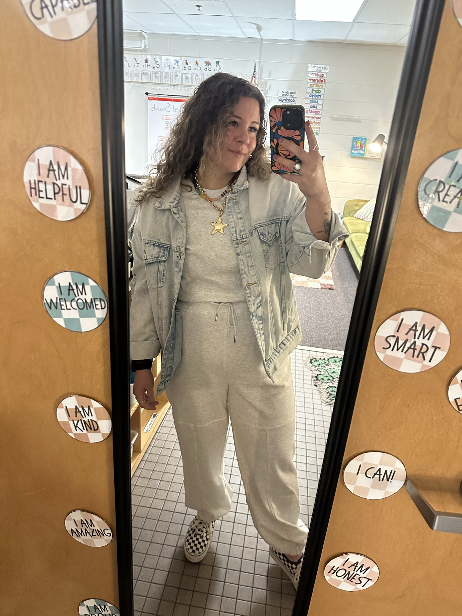 Teacher outfit // teacher ootd // teacher fit // kindergarten teacher // midsize