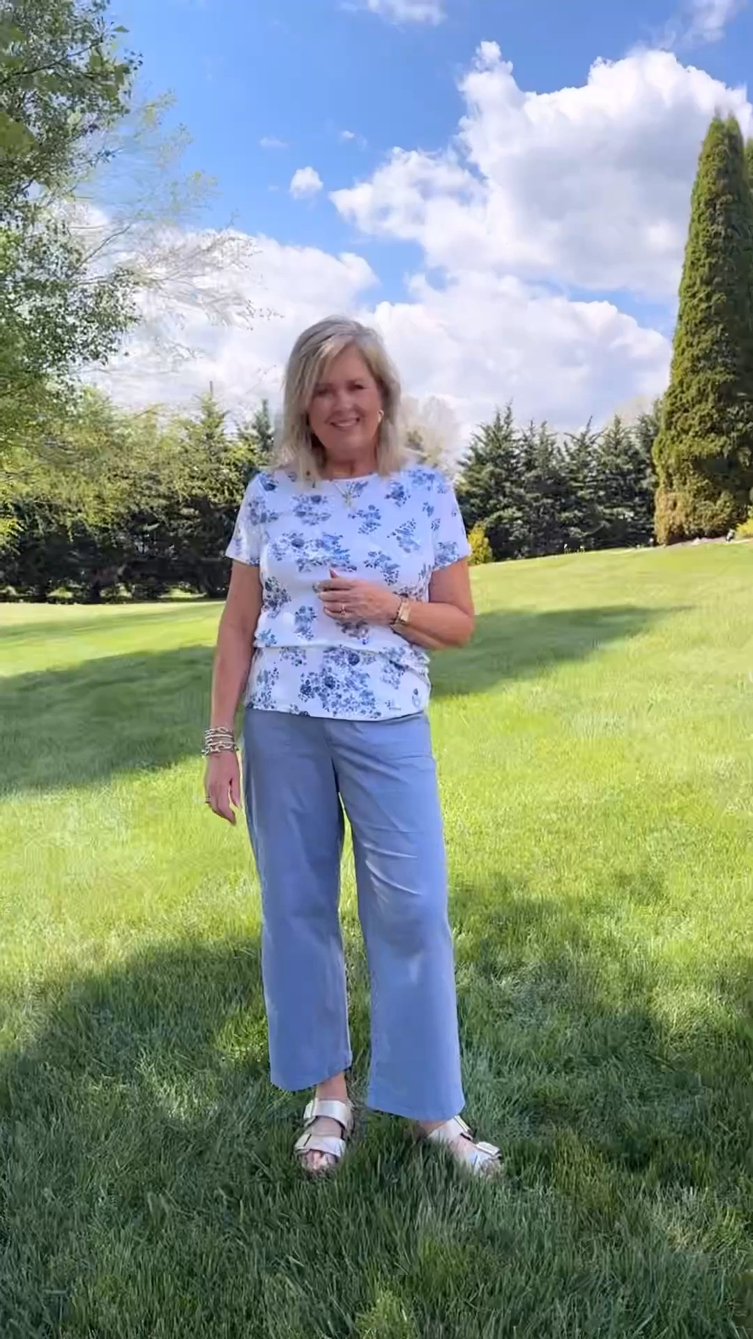Cornflower blue is the color of the season! These wide leg pants are so forgiving, and the floral tee looks fabulous with them. 

@kohls #kohls #kohlspartner 