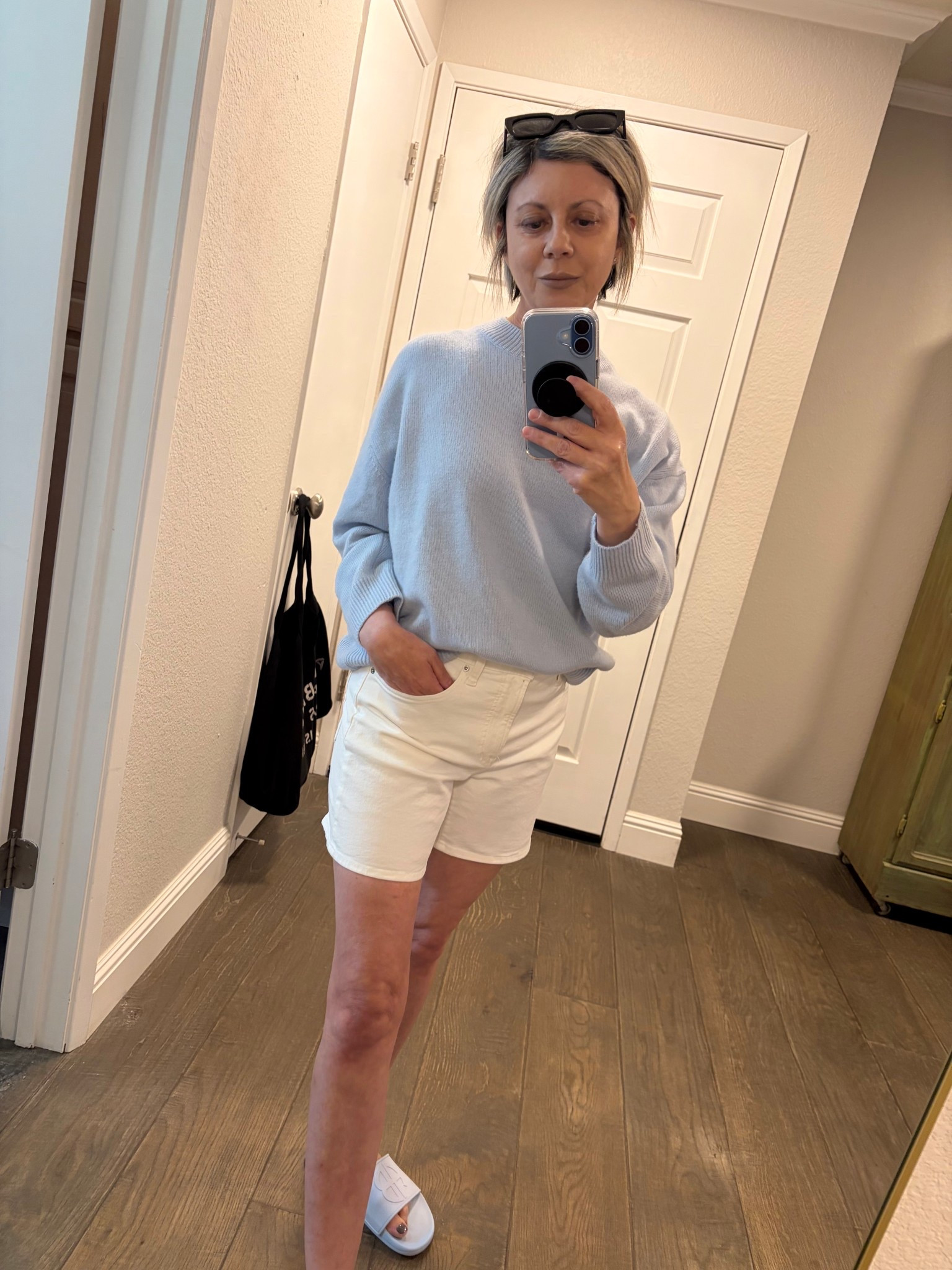 Monday’s blues….but make it cashmere.  #springstyle #cashmere #minimalist #classic 

#LTKootd #LTKdayinmylife #LTKSeasonal