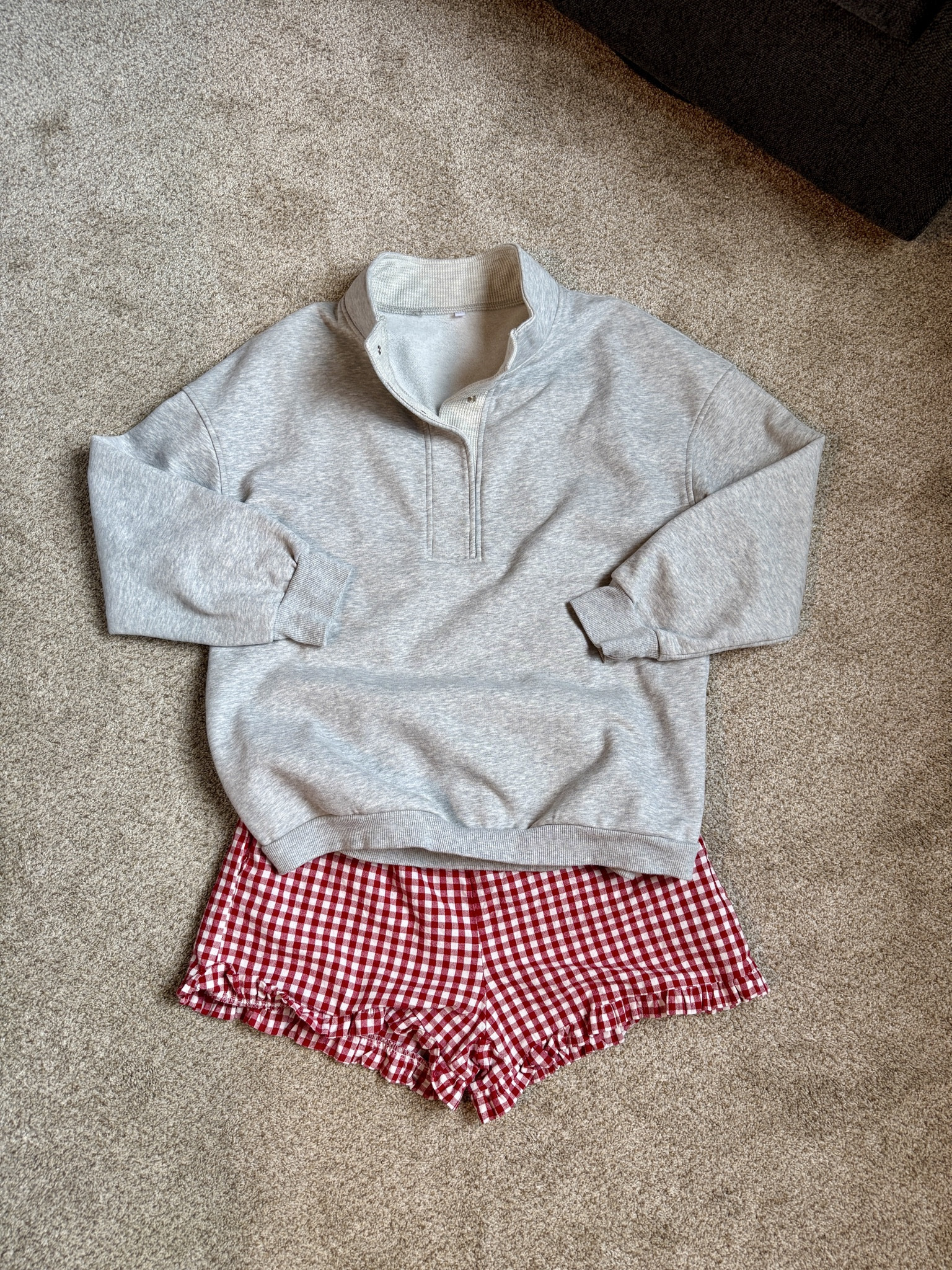easy lounge OOTD! love the ruffle detail on the shorts!! 

Sweatshirt - medium
Shorts - medium 

 #LTKgrwm #LTKootd