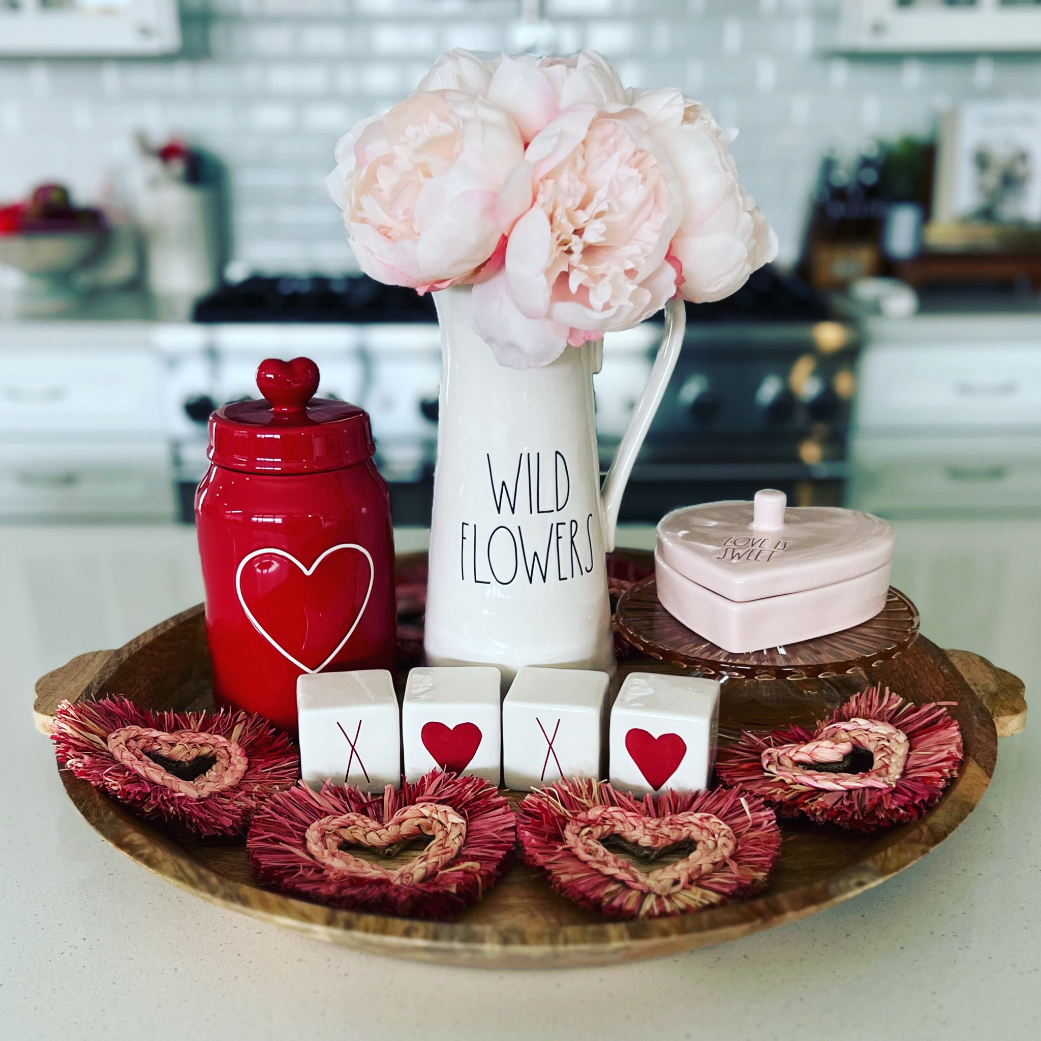 Hello February, 
Be Mine ❤️

#target #raedunn #valentinesday #valentinesdaydecor #homedecor