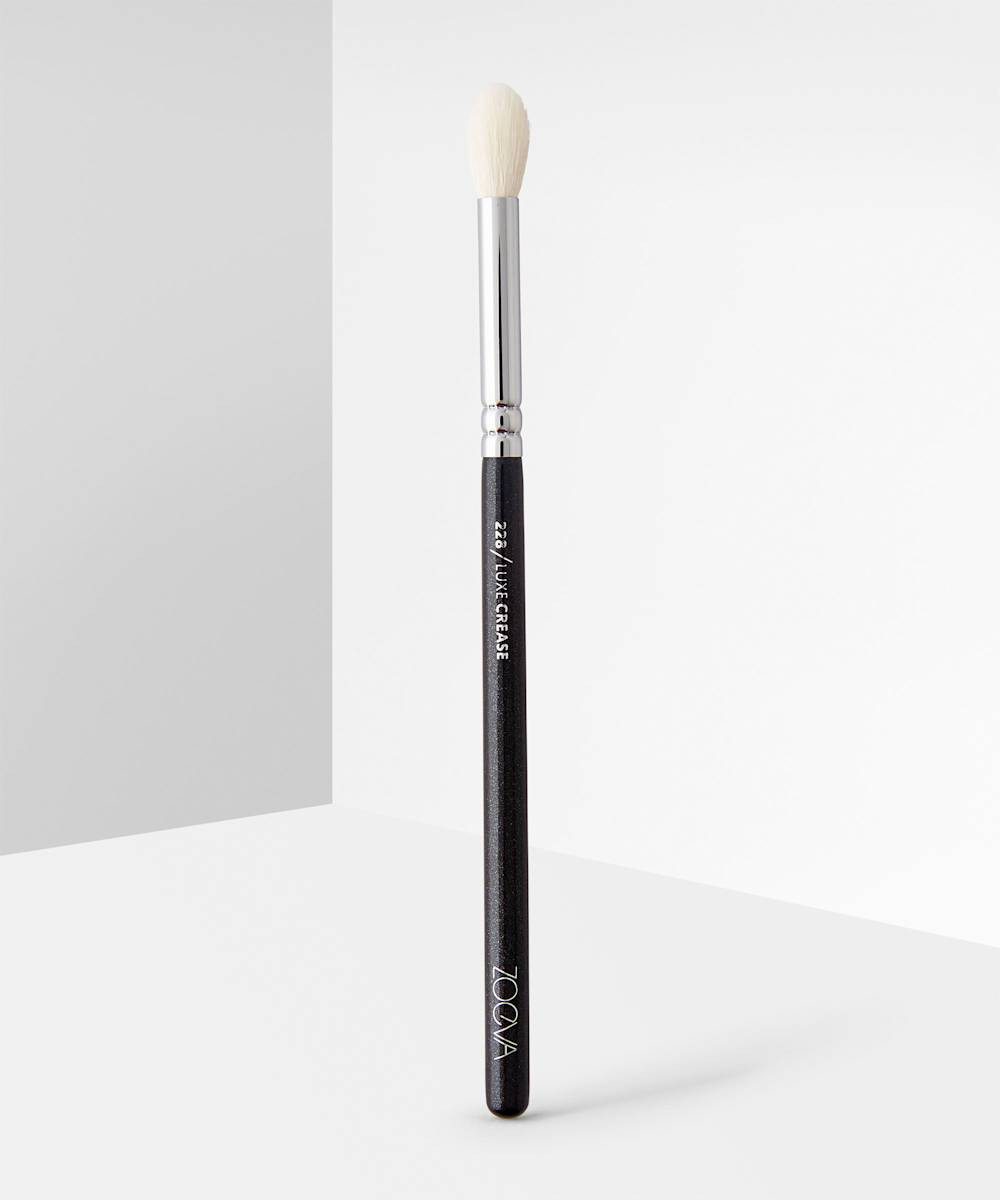 228 Luxe Crease Brush | Beauty Bay