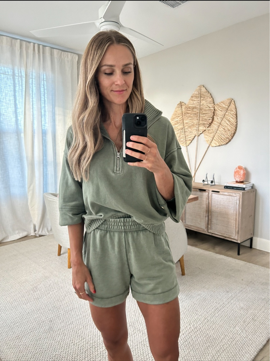 Quarter zip size XS (it’s oversized)

Shorts size Small 

#LTKFindsUnder50 #LTKFindsUnder100 #LTKSaleAlert
