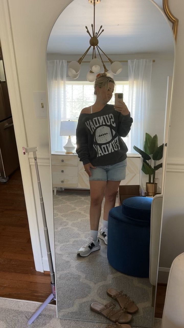 Sunday funday outfit
Hair clip football
🏈 
Denim shorts that are not booty shorts for my short legs.
I cut the sweatshirt neck
New balance sneakers 
Mom outfit


#LTKBeauty #LTKOver40 #LTKStyleTip