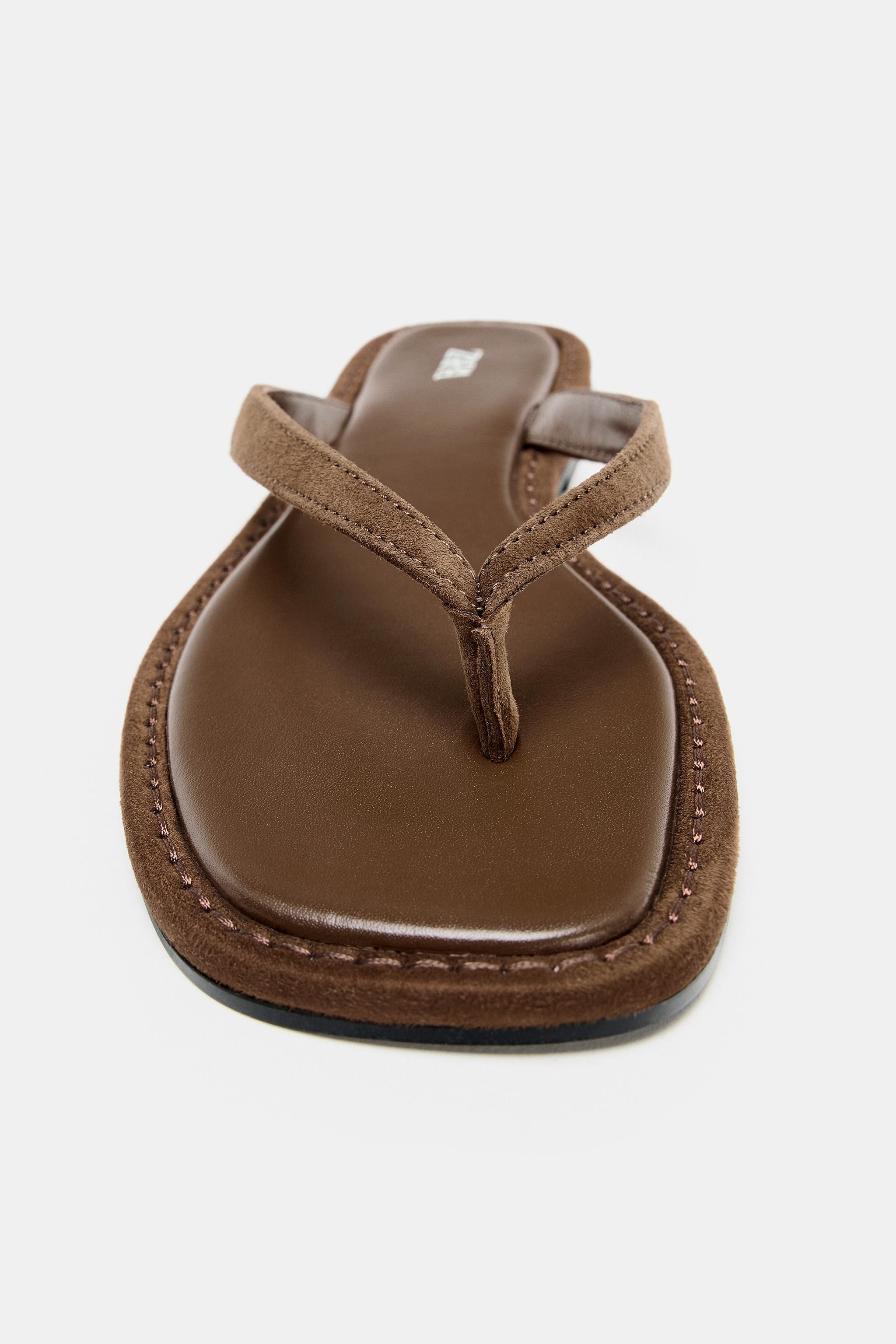 Flat suede sandals. Leather insole. Tonal front strap. Flat sole. Rounded toe.Sole height: 0.4 in... | Zara US