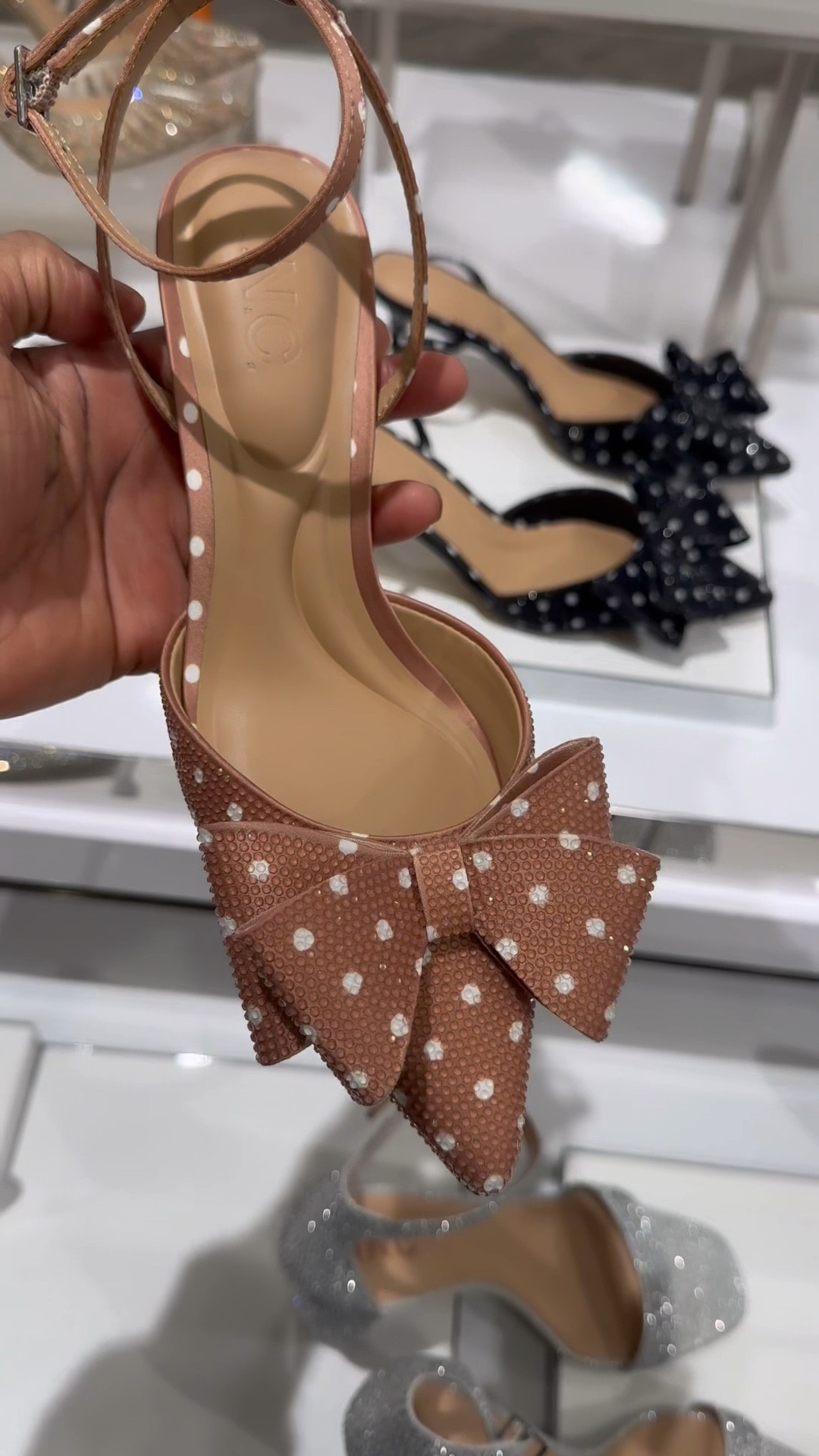 The prettiest polka dot pumps!