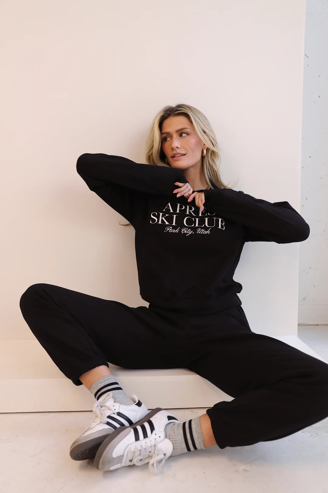 APRÈS SKI CLASSIC BLACK SWEATPANTS | Katie Waltman Jewelry